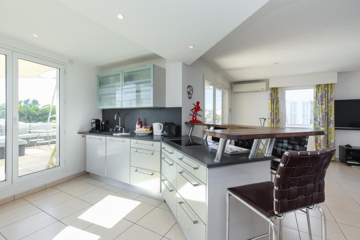 Superb penthouse in centre of Cannes Stunning views air-conditioning internet Near the Palais 532 photo 2