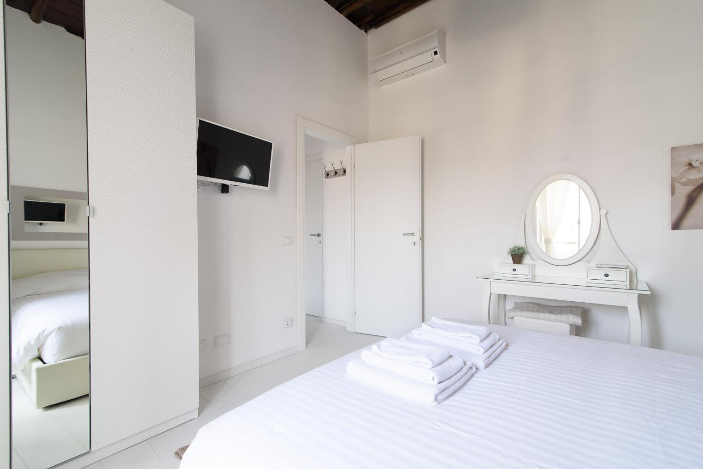 White Ostilia Apartments