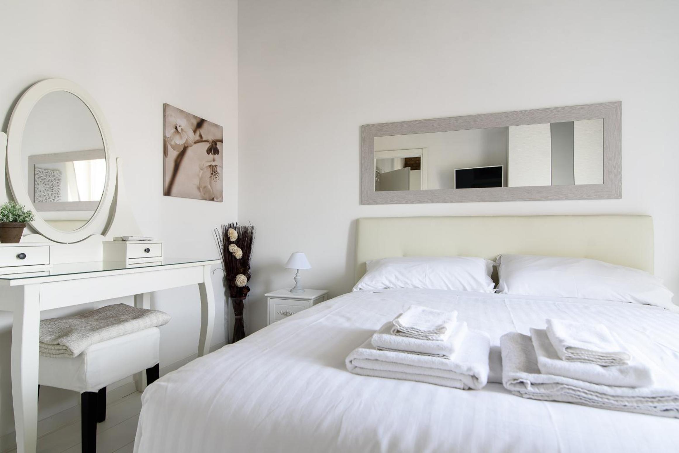 White Ostilia Apartments