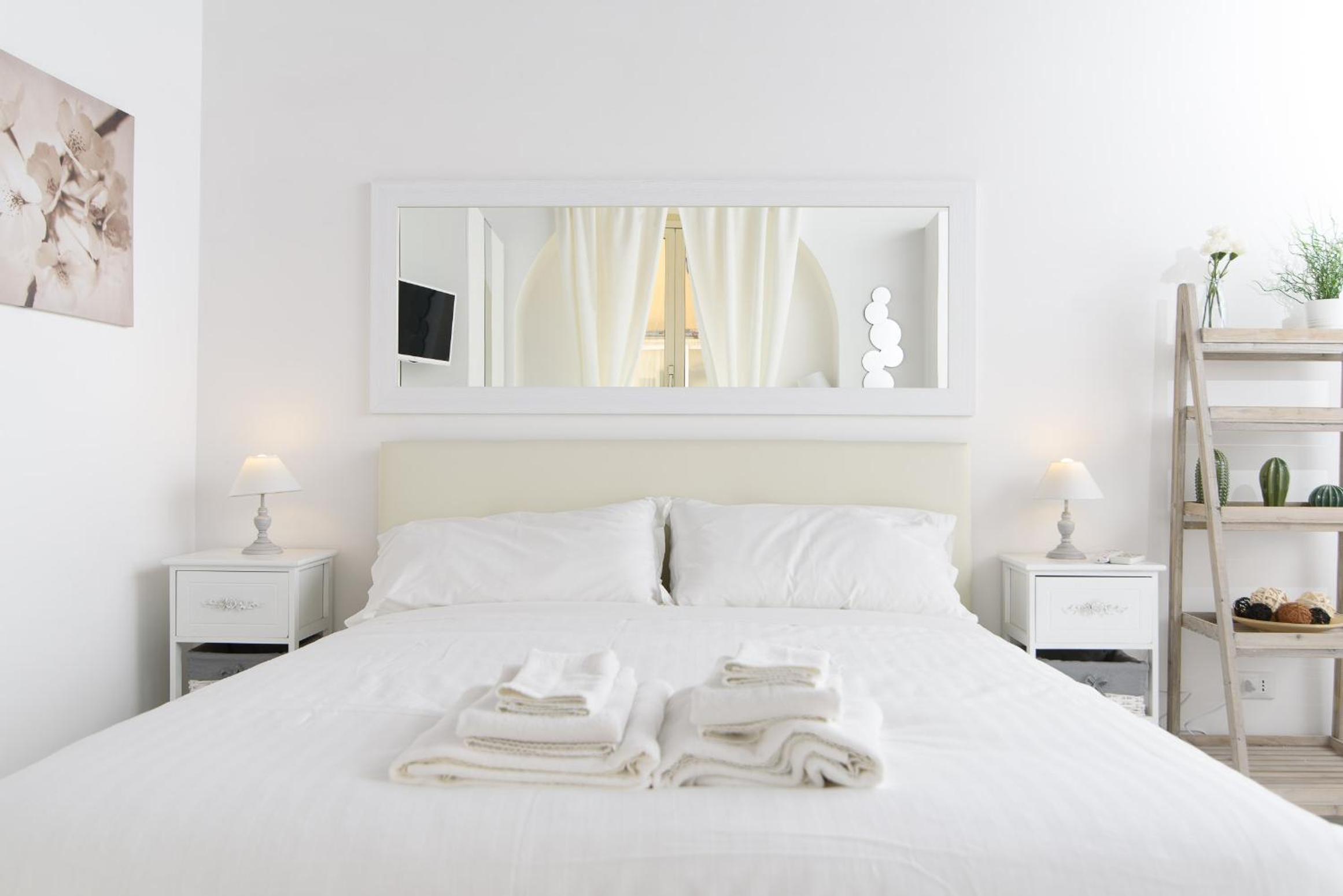 White Ostilia Apartments