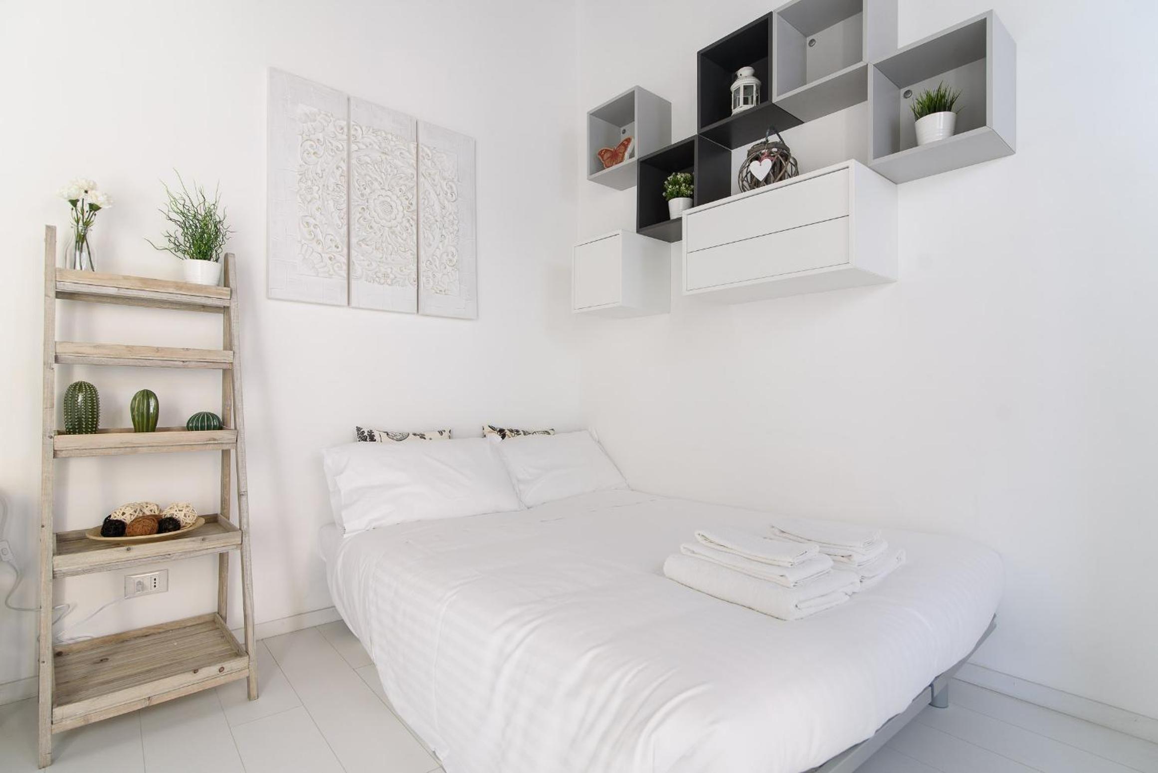 White Ostilia Apartments