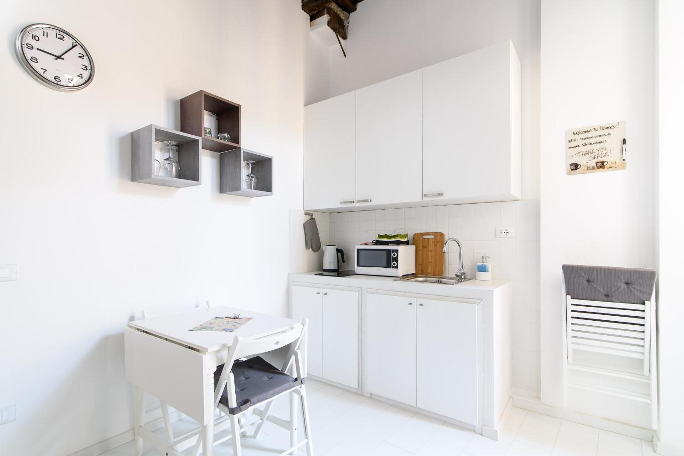 White Ostilia Apartments