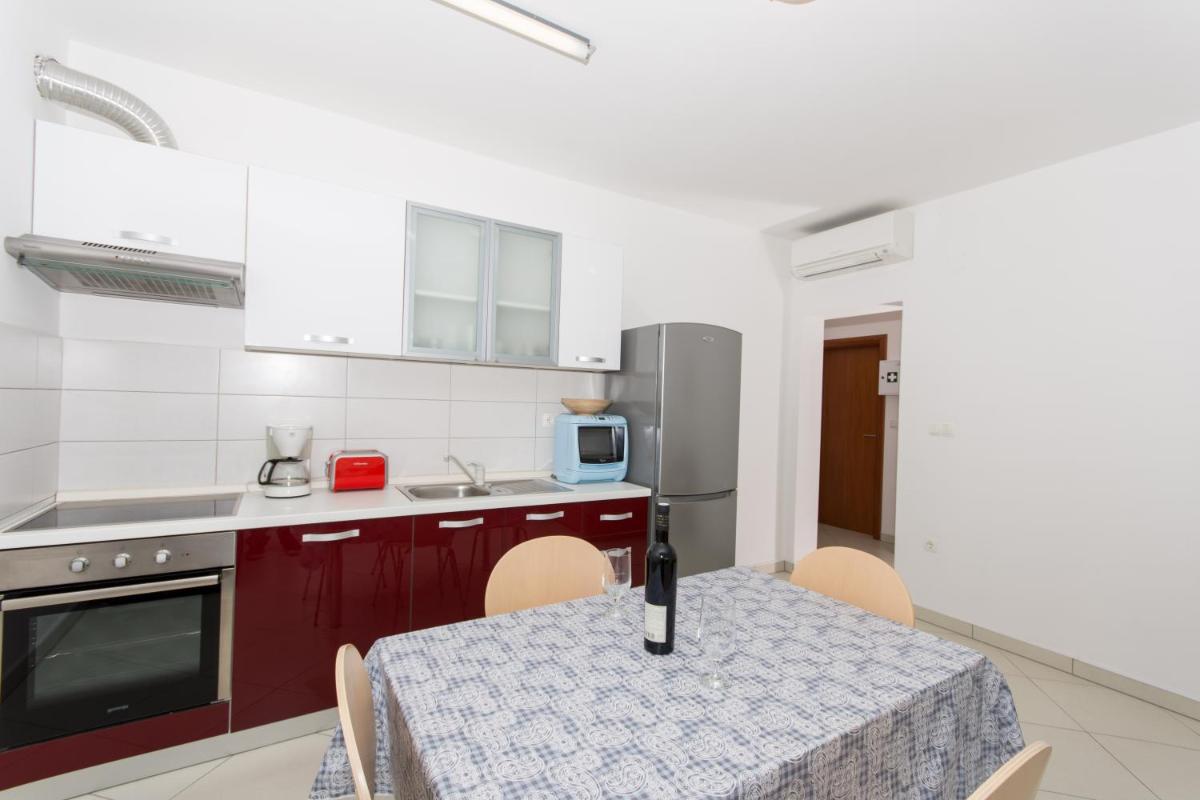 Apartment Lara Iva view 4