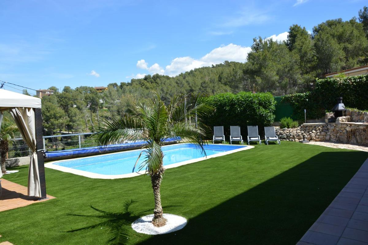 Villa Los Pinos 14 People AC Very confortable Outdoor area View Calm Area 10 minutes Drive From Sitges photo 2