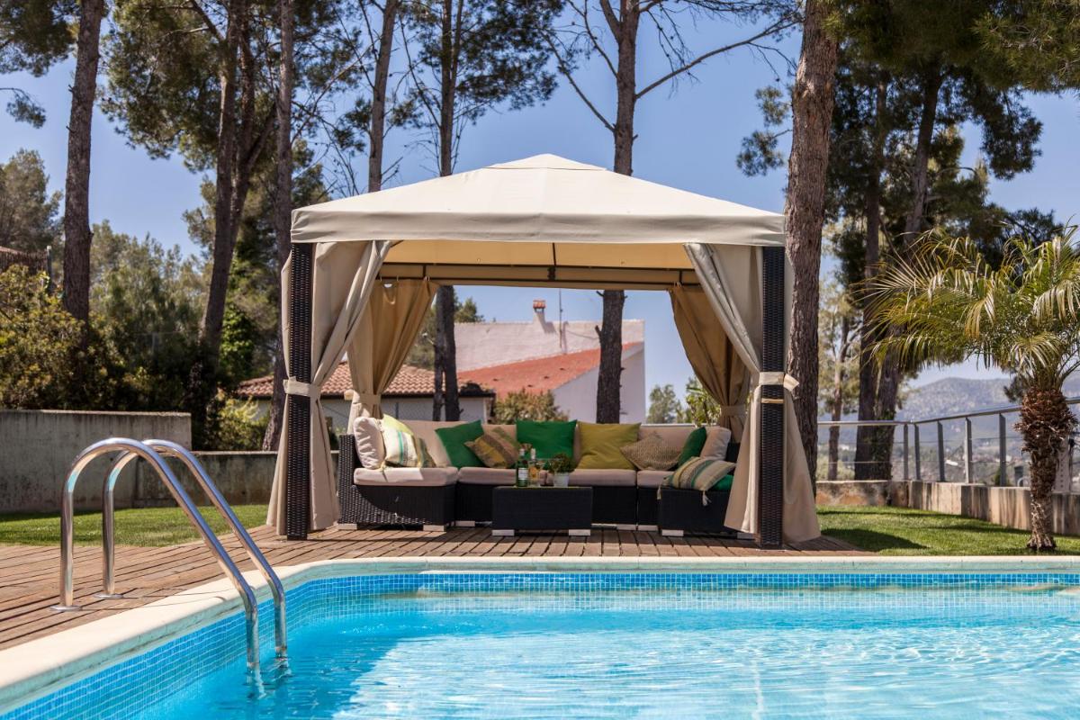Villa Los Pinos 14 People AC Very confortable Outdoor area View Calm Area 10 minutes Drive From Sitges photo 5