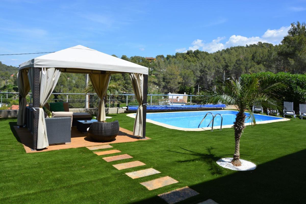 Villa Los Pinos 14 People AC Very confortable Outdoor area View Calm Area 10 minutes Drive From Sitges photo 3