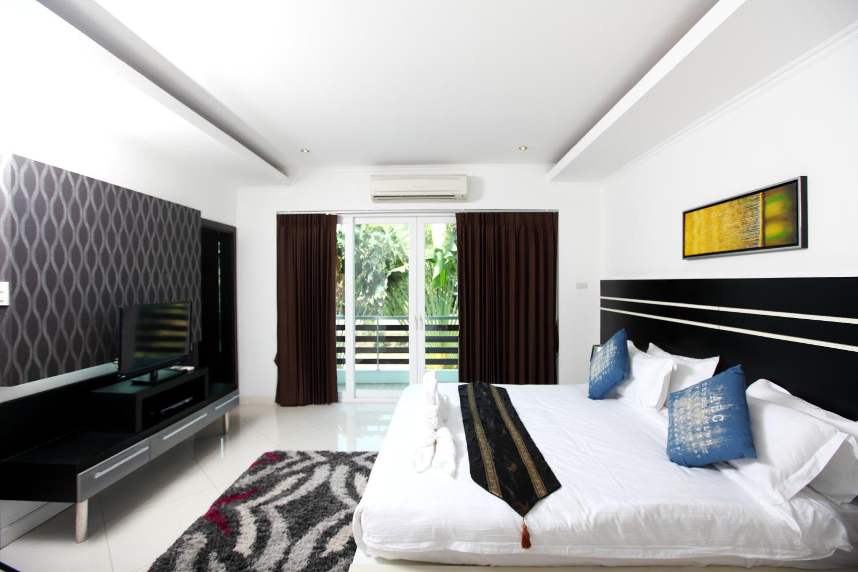 Hidden Palm Pool Villas