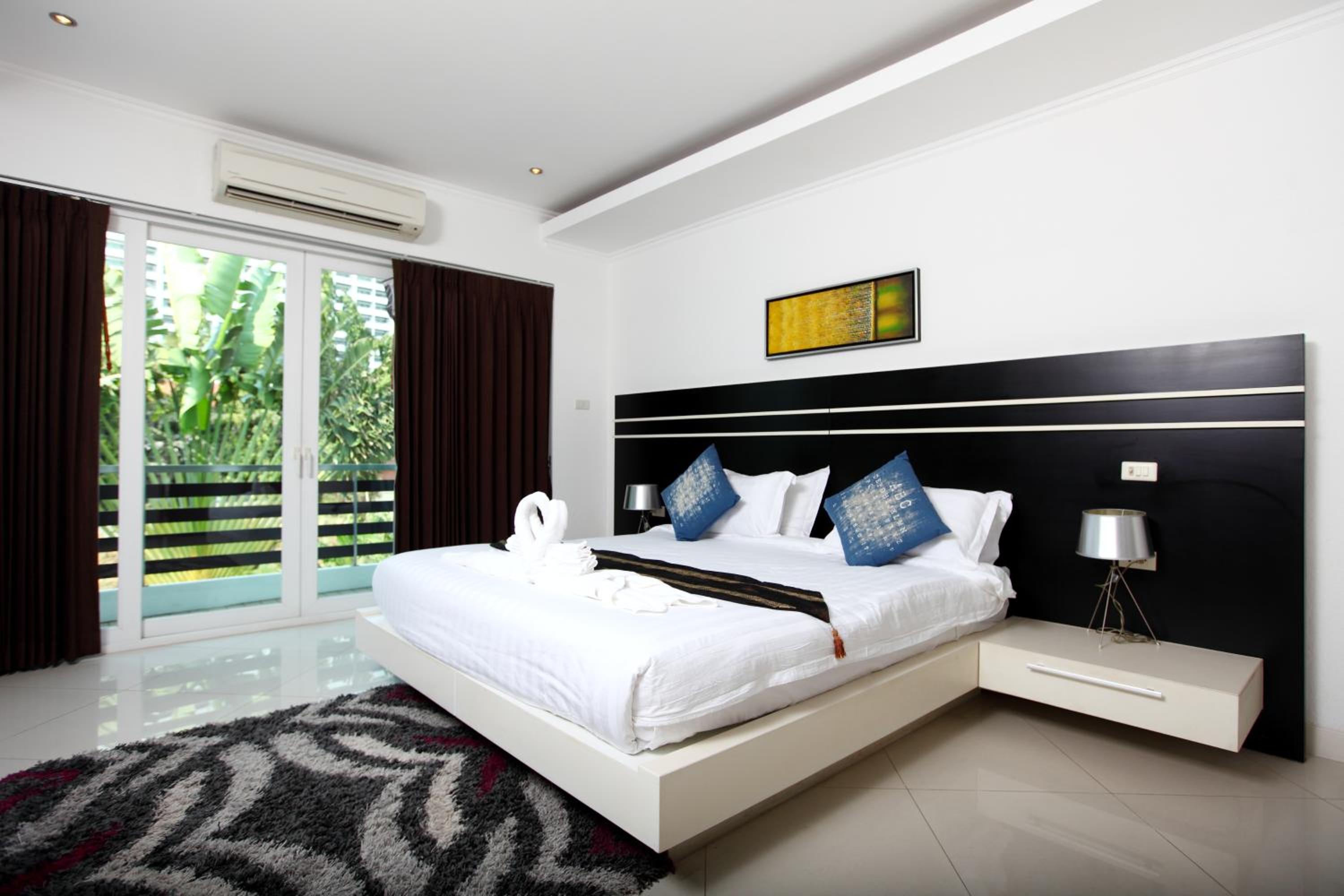 Hidden Palm Pool Villas