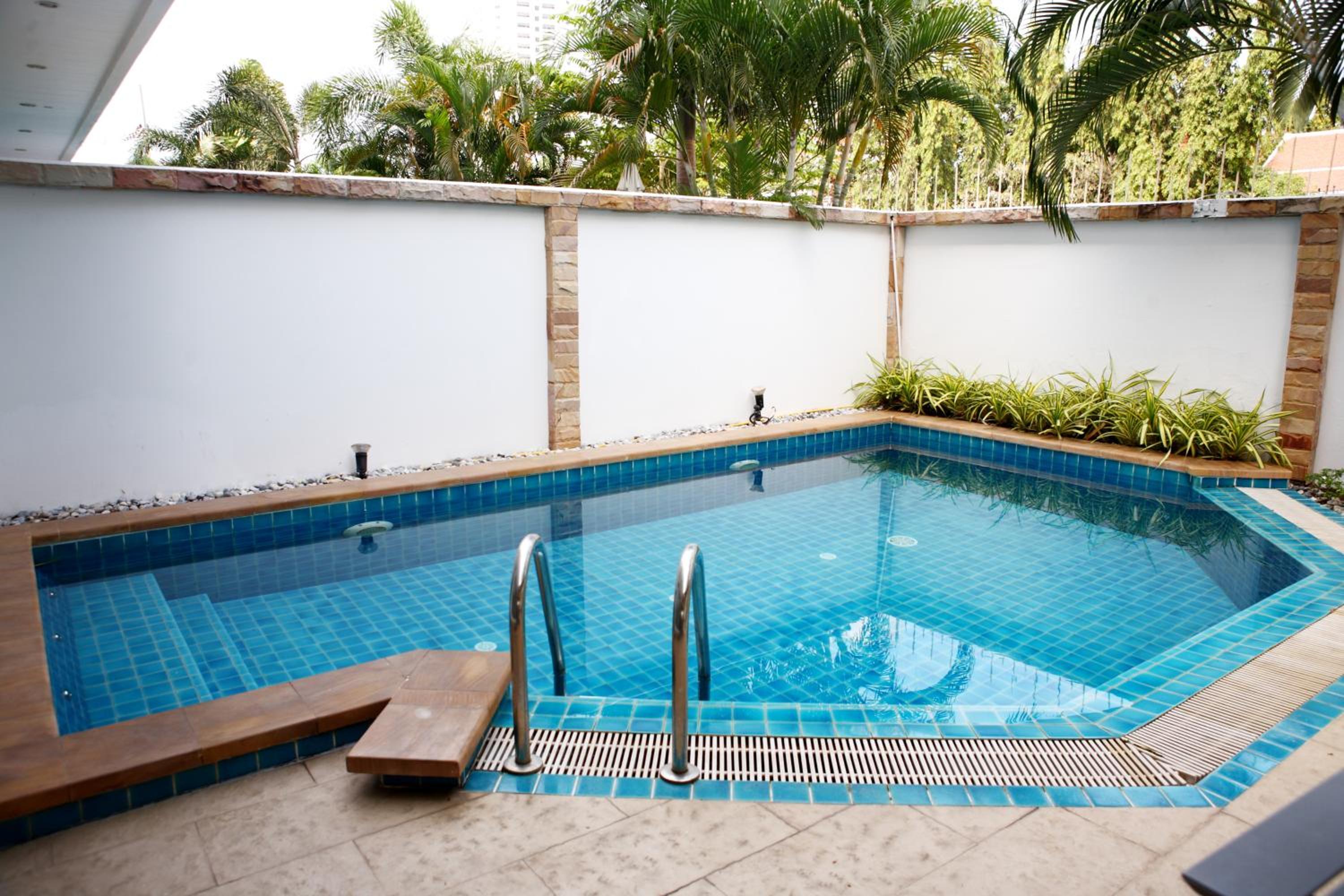 Hidden Palm Pool Villas