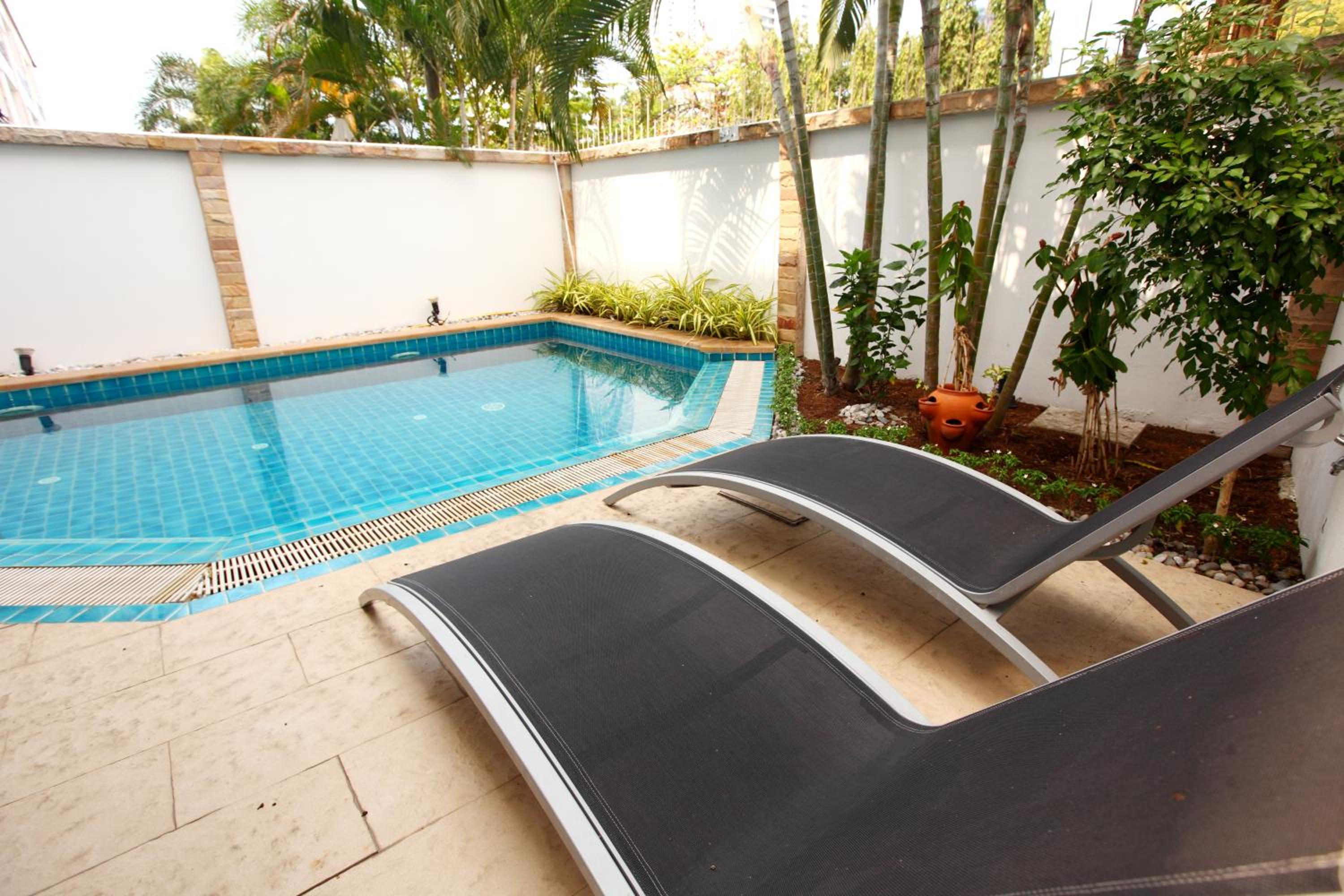 Hidden Palm Pool Villas