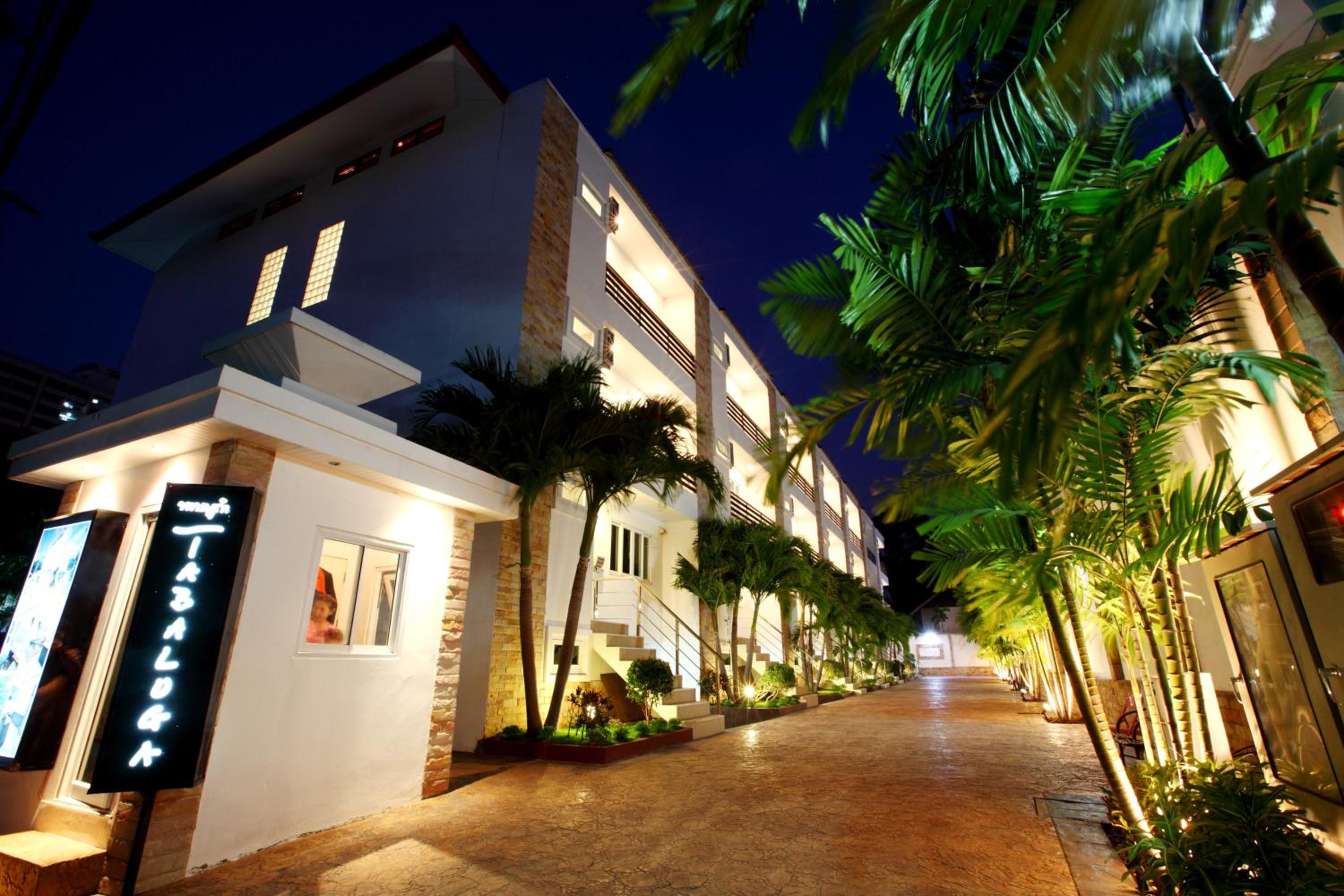 Hidden Palm Pool Villas