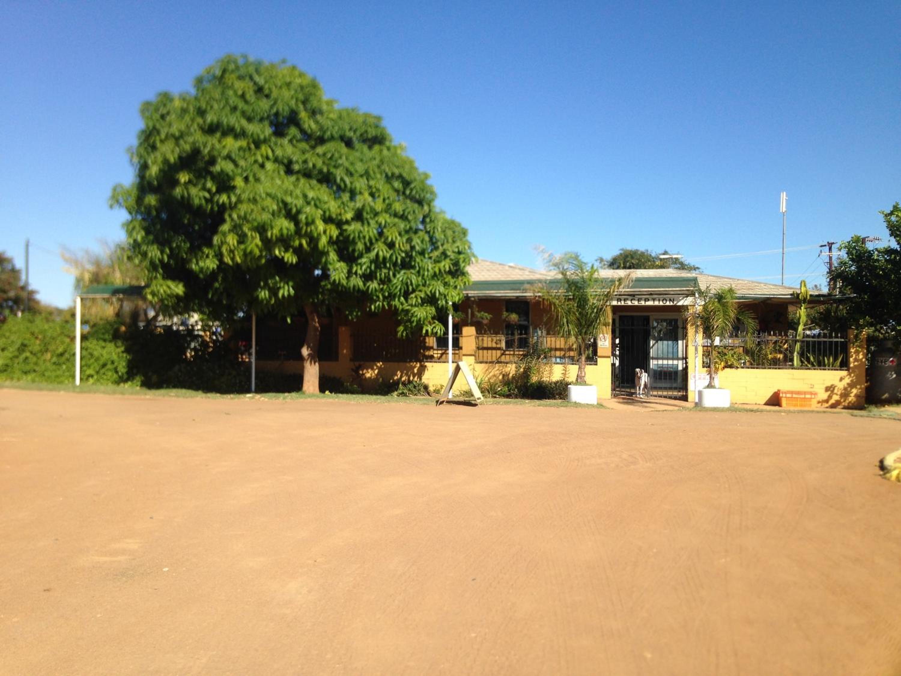 Carnarvon Caravan Park view 2