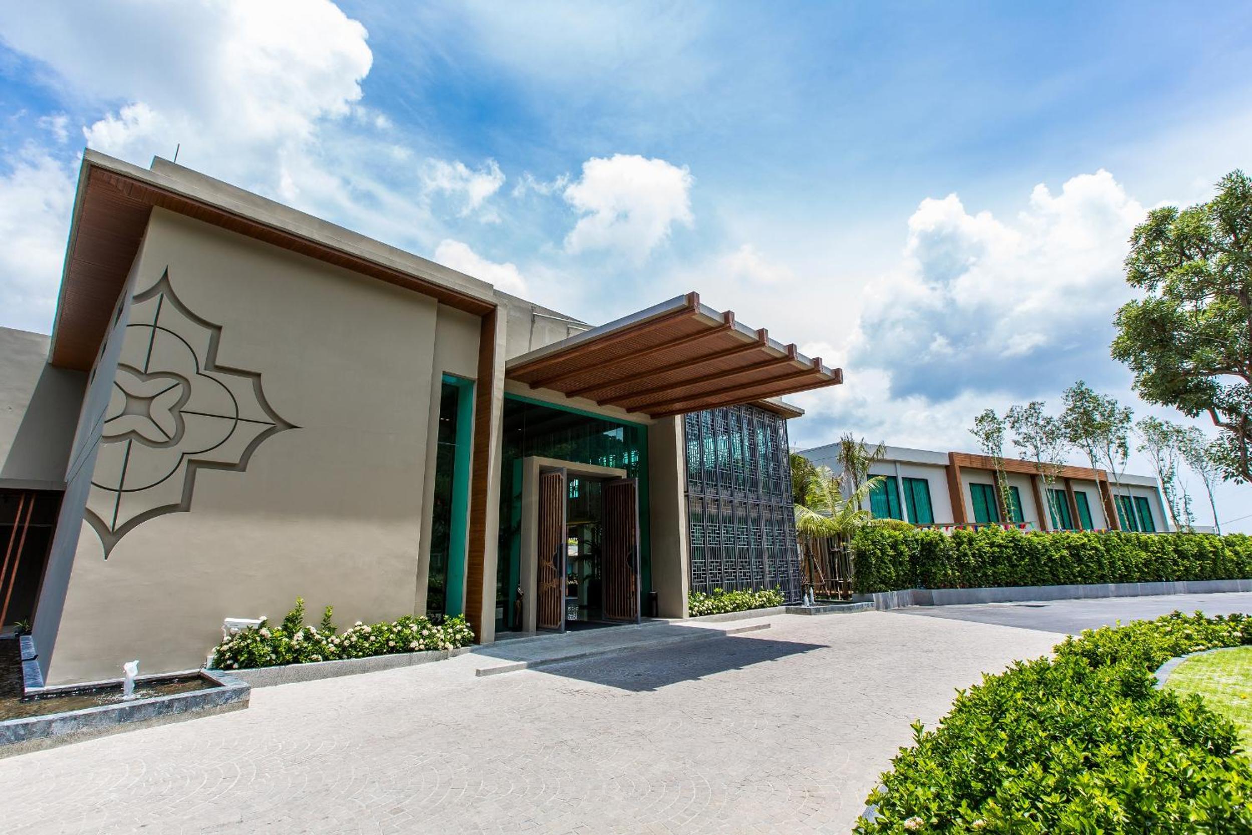 Hotel Fusion Suites Phuket Patong - Image 1