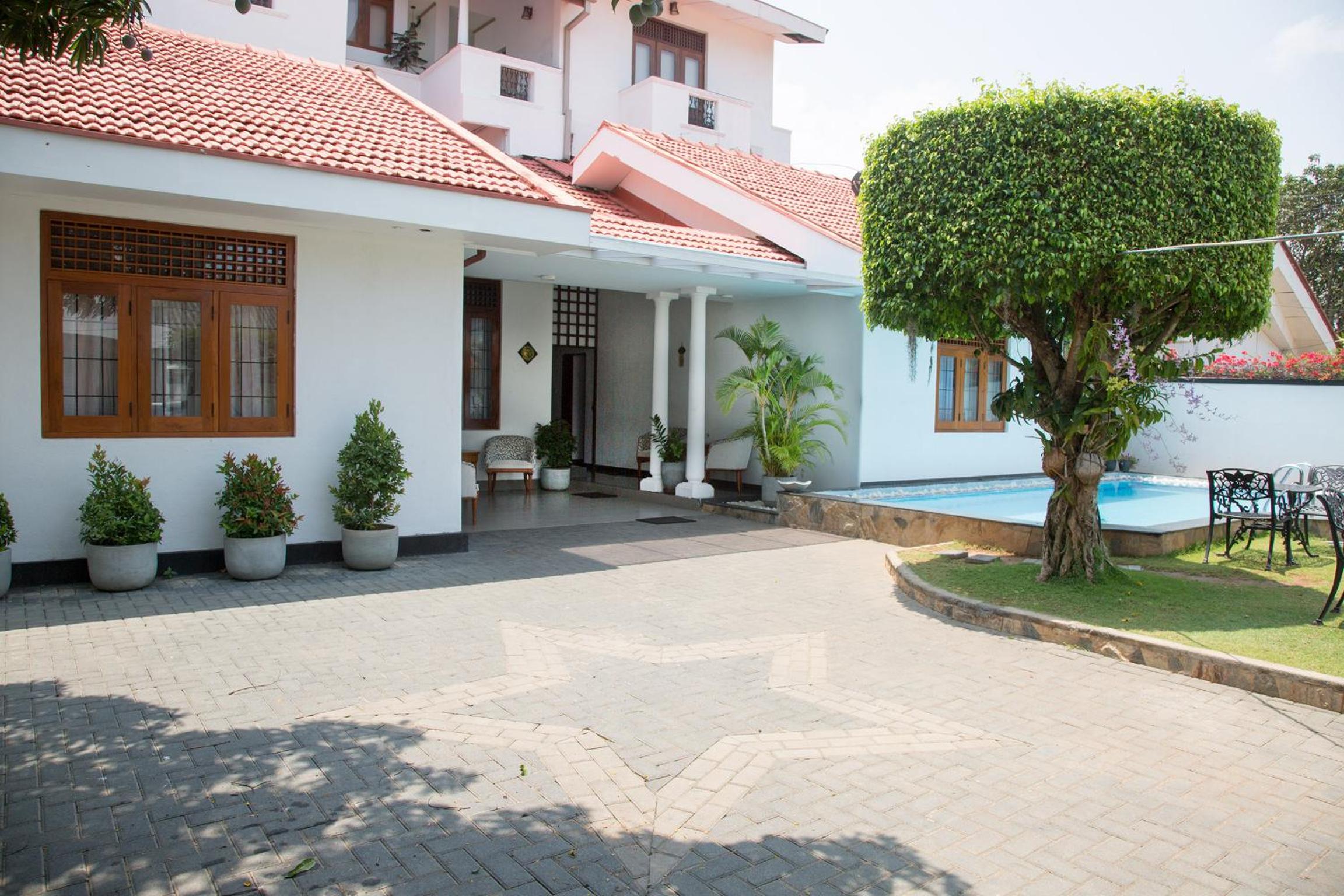 Hotel Suriya Arana - Image 1