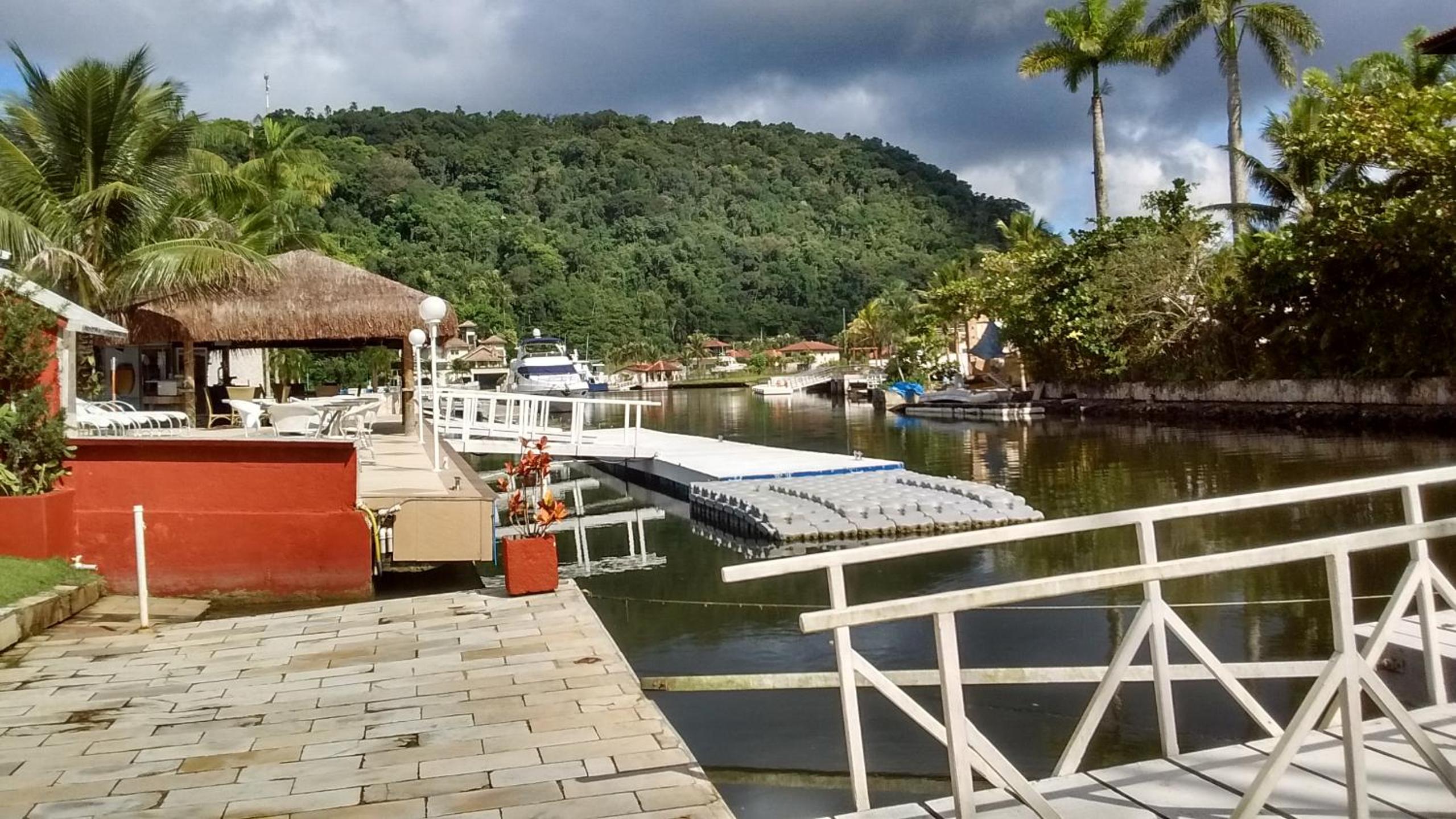 Casa na Marina com piscina churrasqueira e píer