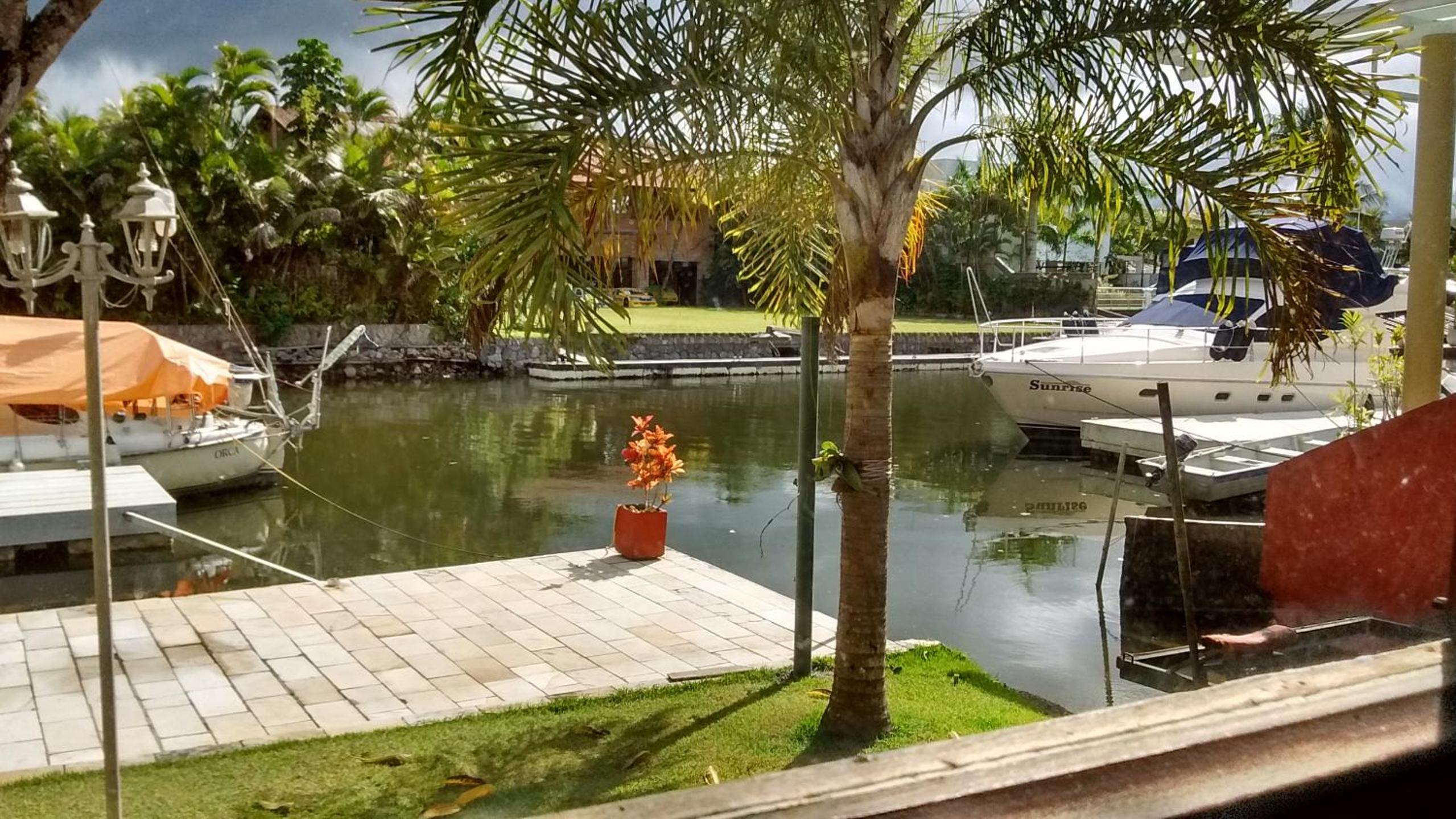 Casa na Marina com piscina churrasqueira e píer