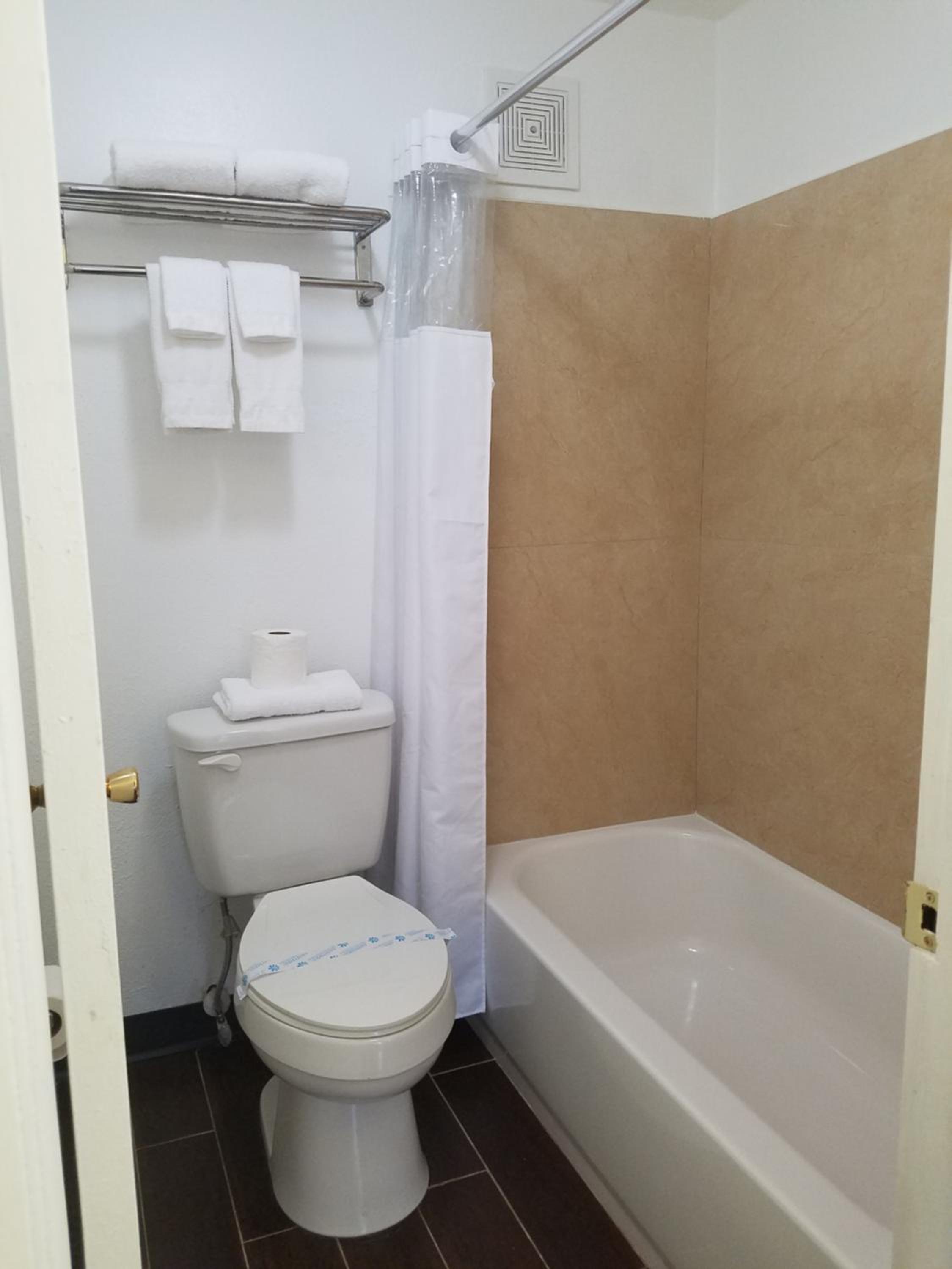 Budget Inn - Keokuk - Property Image 15