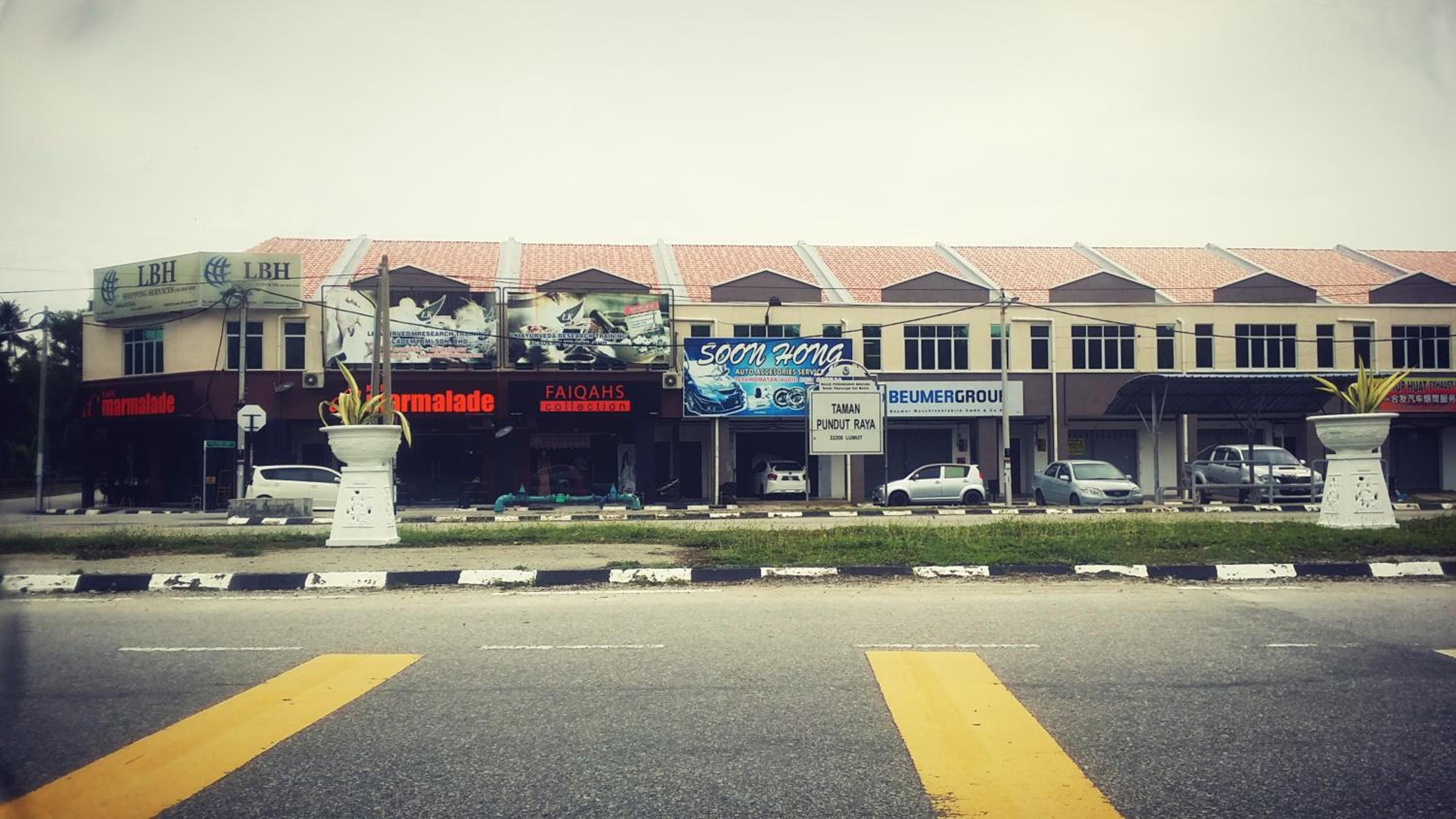 Fahaz Lumut Homestay