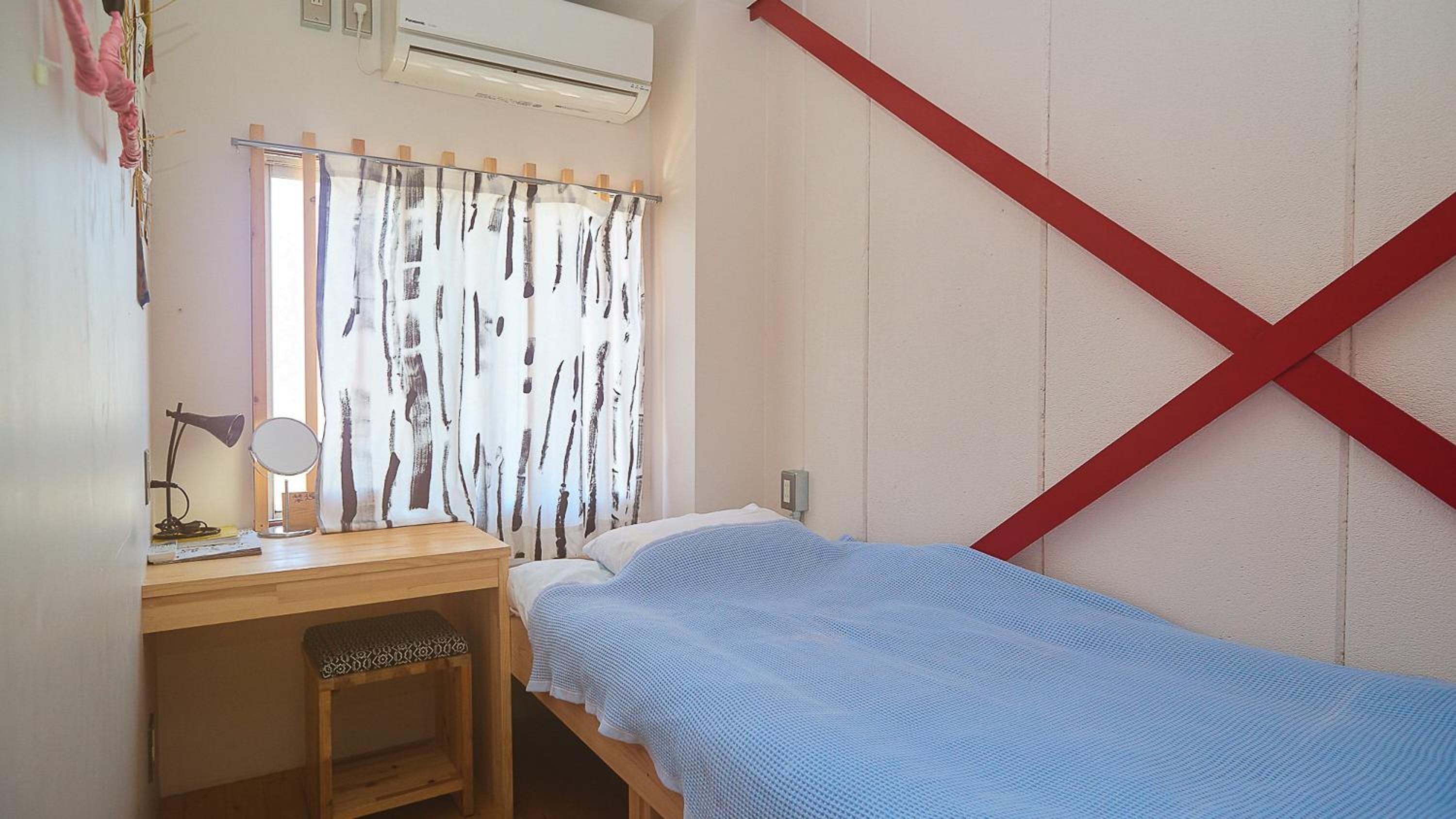 Kamagasaki University of the Arts Cafe Garden Guest House aka Cocoroom