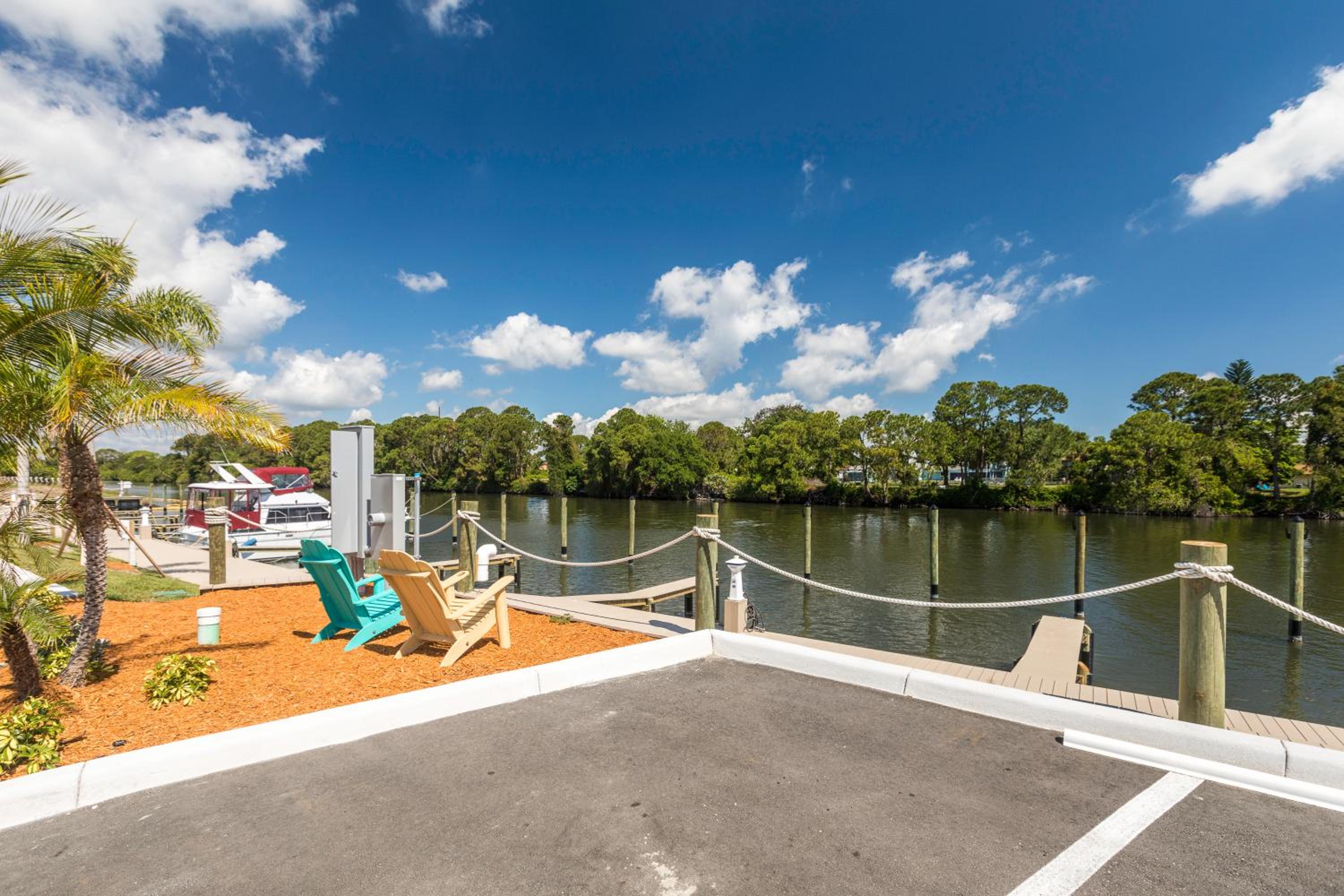 Cape Crossing Resort & Marina