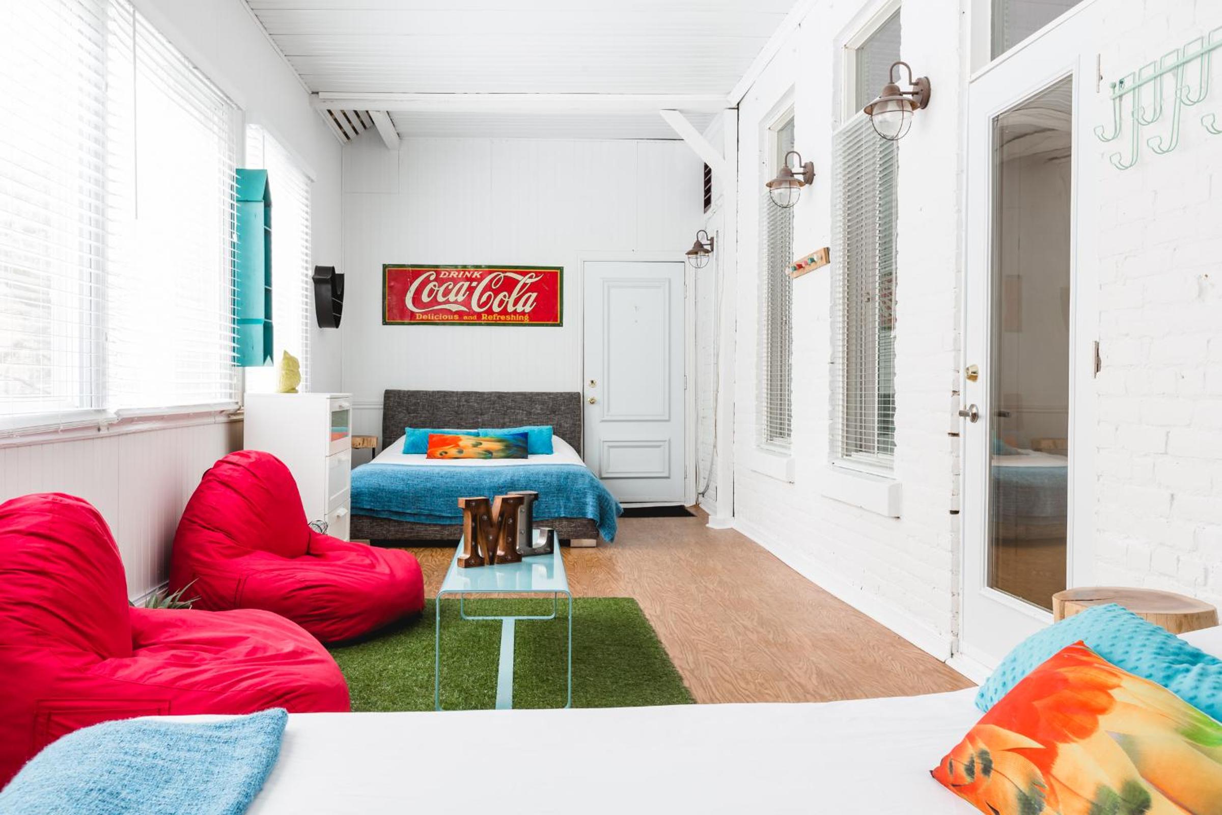 MTLVacationRentals - The City Chalet
