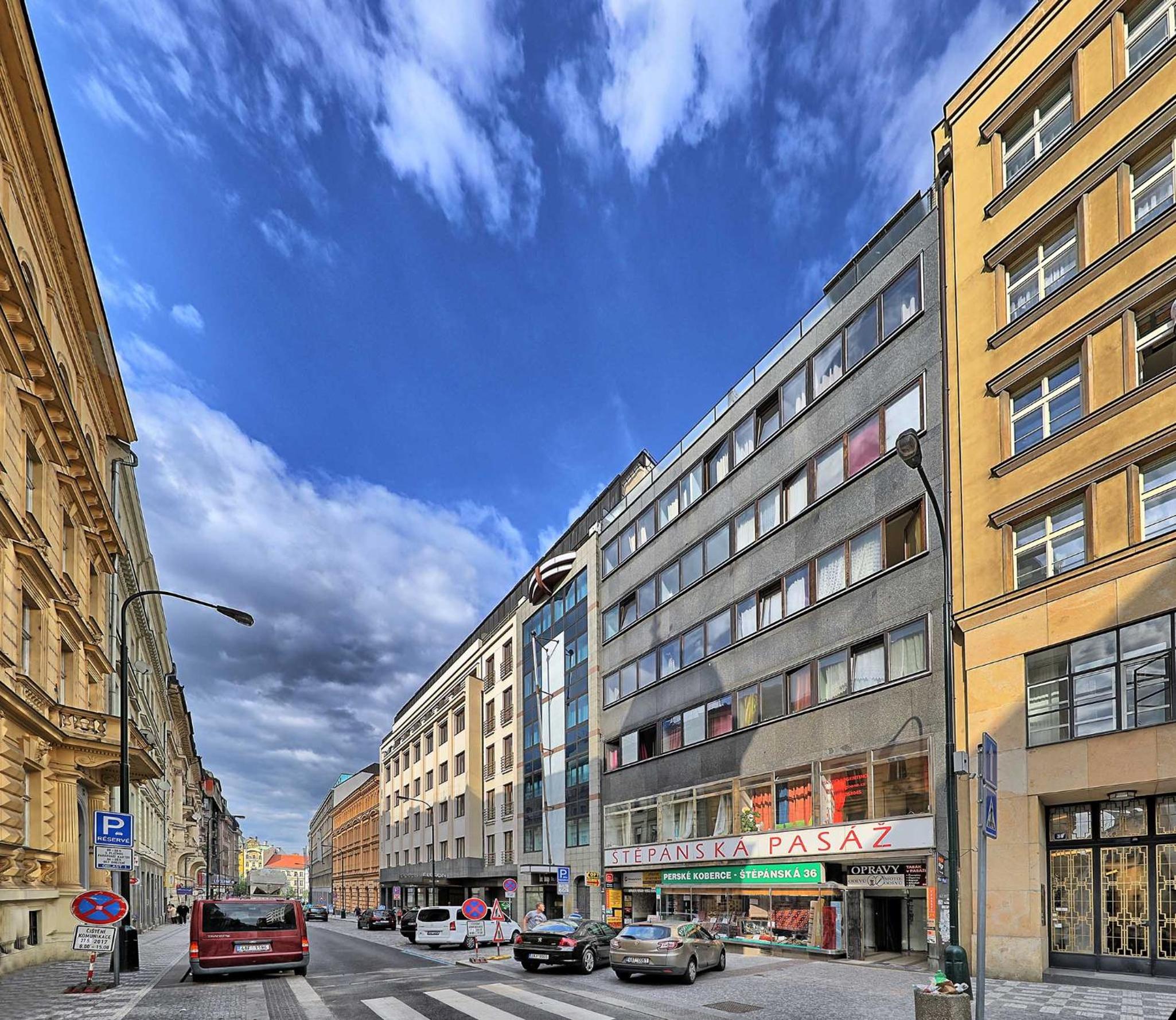 Apartments Stepanska 36