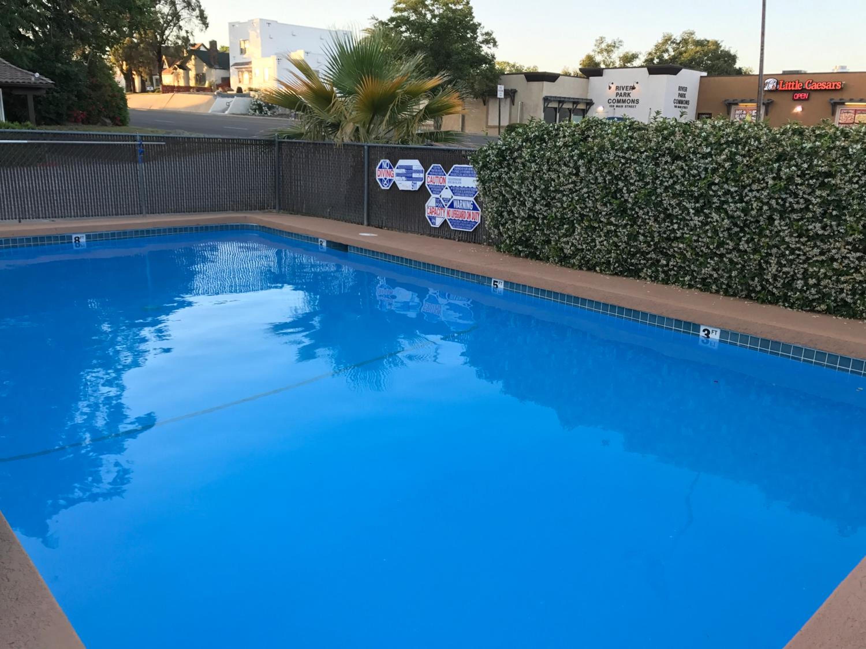 Red Bluff Vacations - Red Bluff Inn - Property Image 3