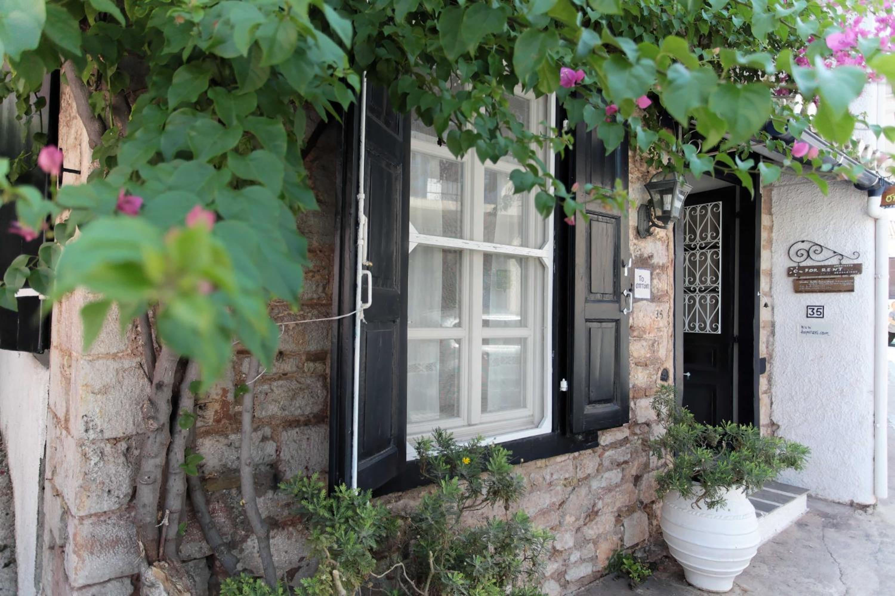 To Spitaki Apartments