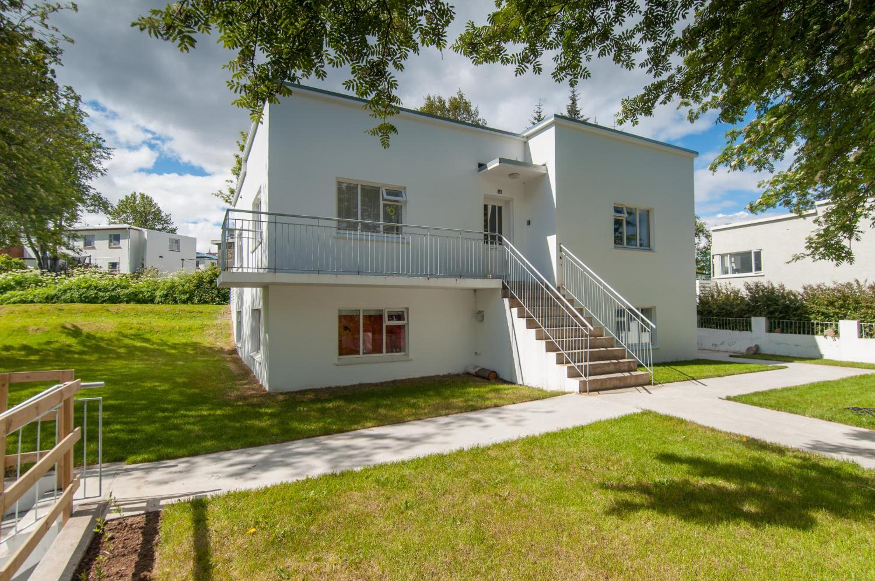 Pearl of the North Apartments
