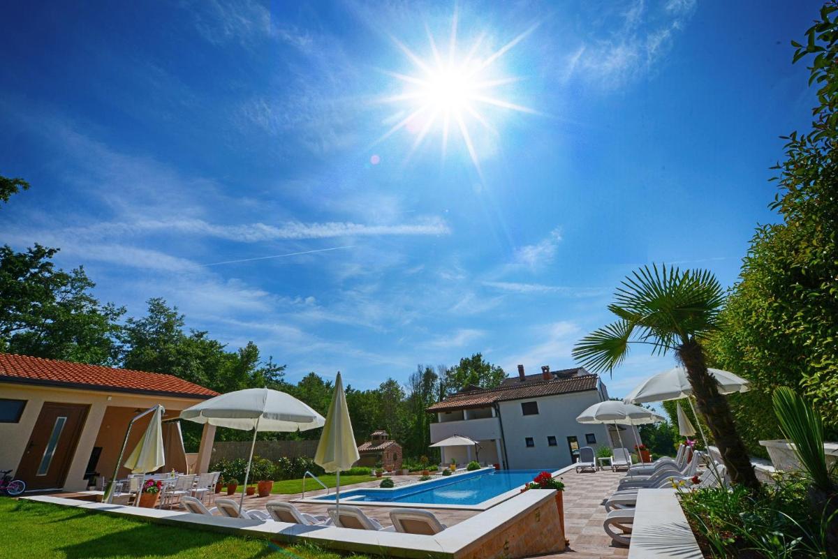 Hotel Apartments Tena - Image 1