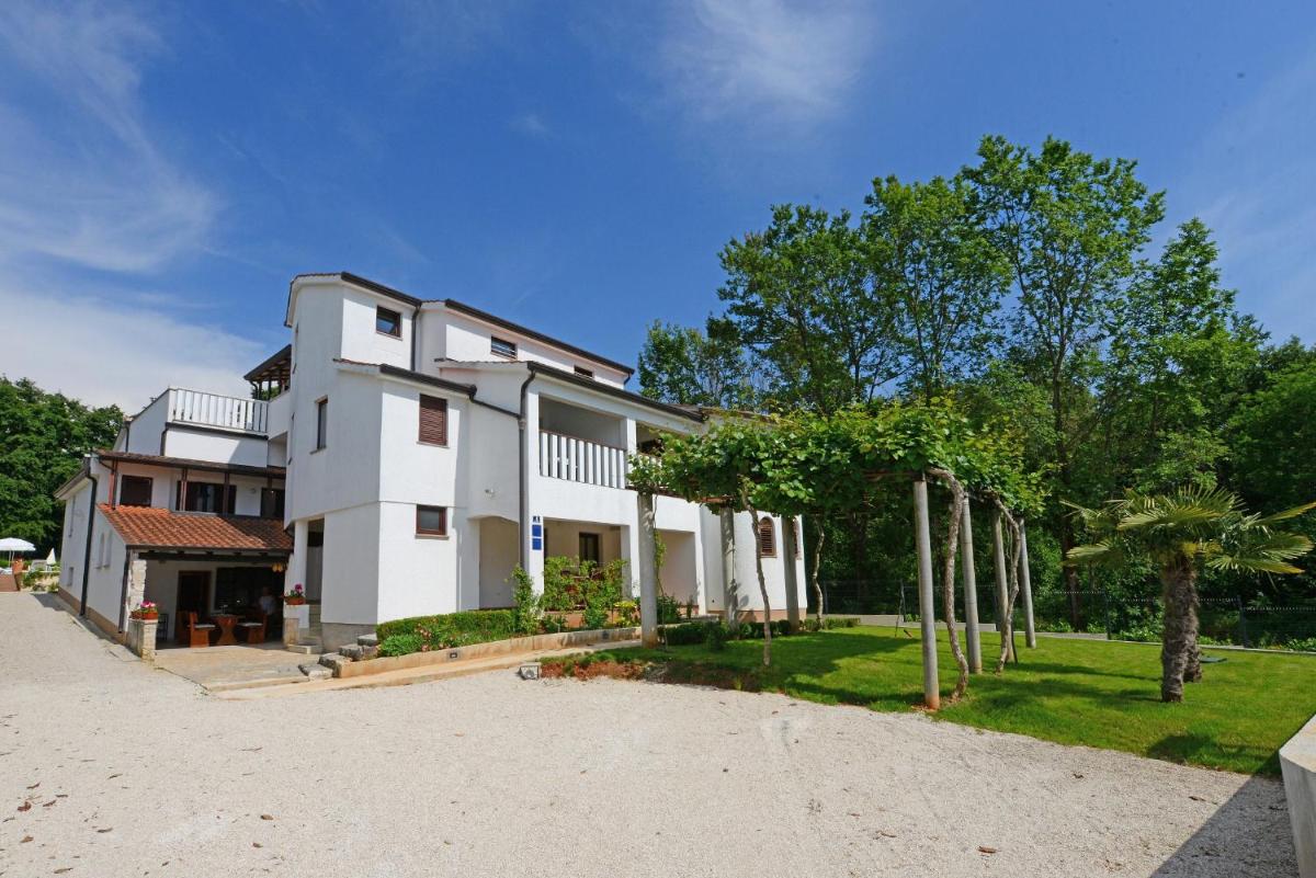 Apartments Tena view 2