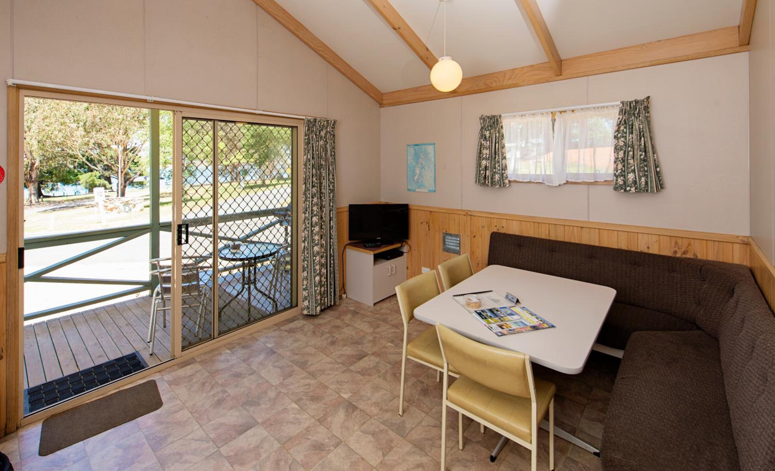 Rainbow Pines Tourist Caravan Park
