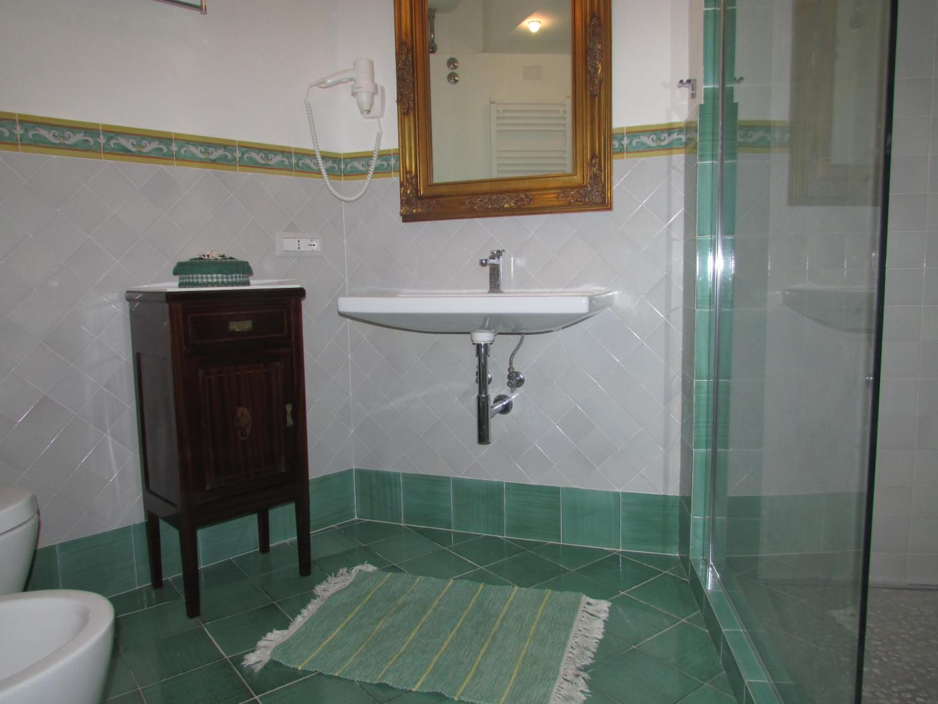 Photo 33
