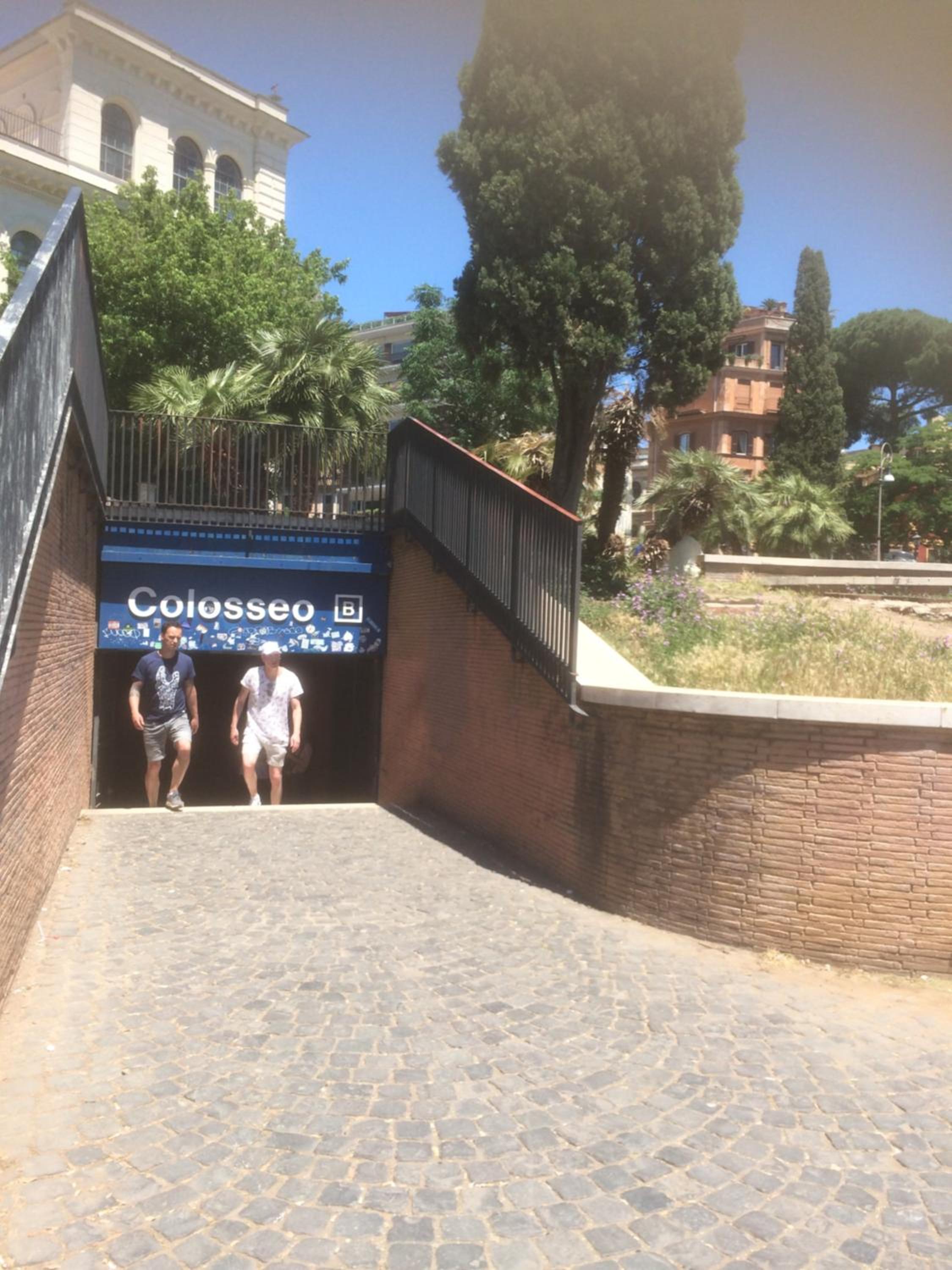 CASA VACANZA COLOSSEO WHOLE HOLIDAY HOME APARTMENT da PAMINO & PRISCILLA