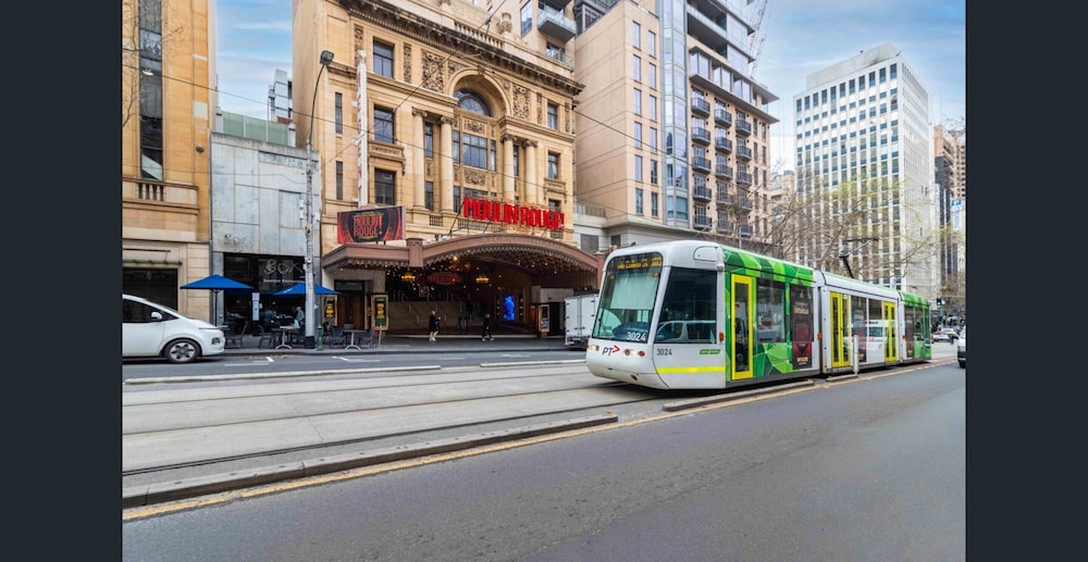 Melbourne CBD 1-bed With A/C Close to Theatres