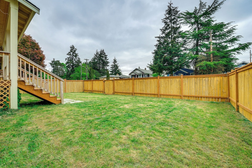 4 Mi to Dtwn: Modern Tacoma Home w/ Spacious Yard