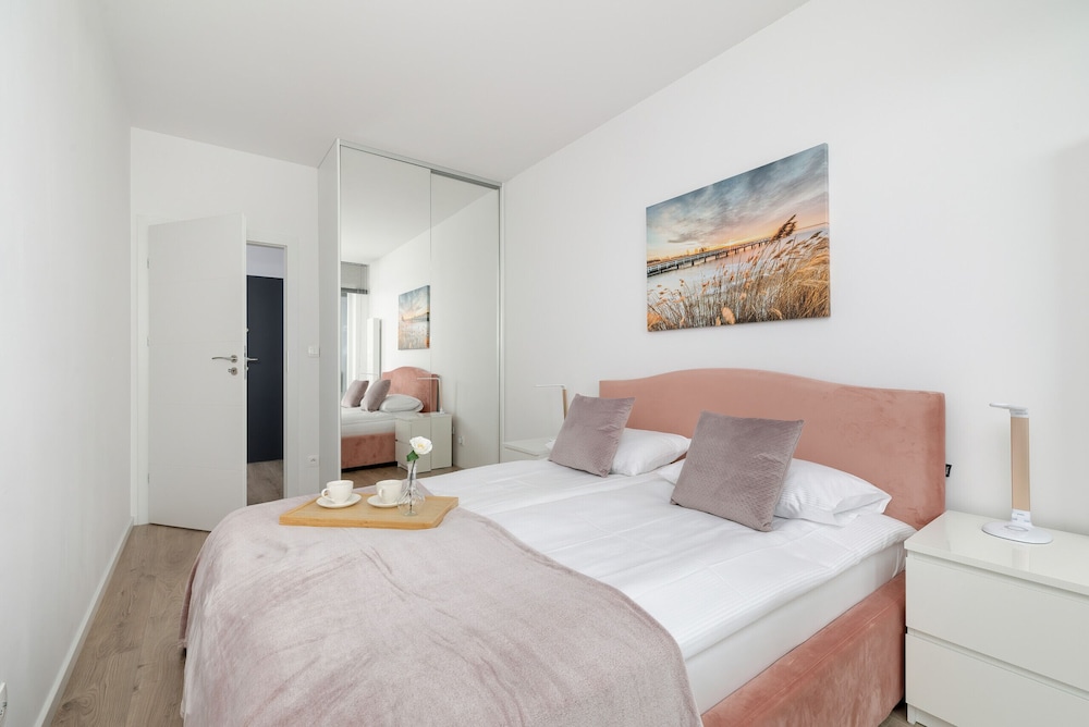 Cozy Apartment With Parking by Renters