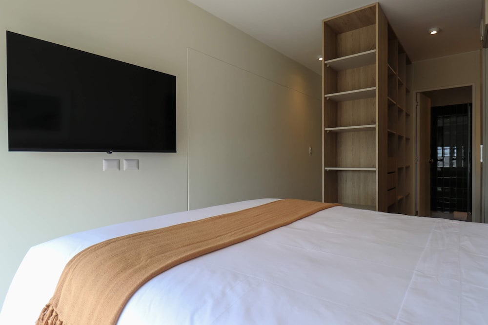 w Spectacular 2BR With Balcony in Miraflores