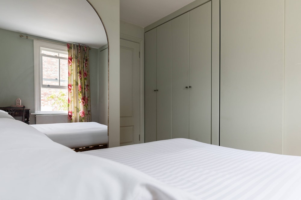 Brewster Gardens IV by Onefinestay view 5