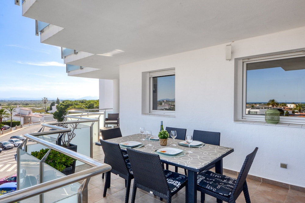 Apartment in Roses Near Santa Margarita Beach