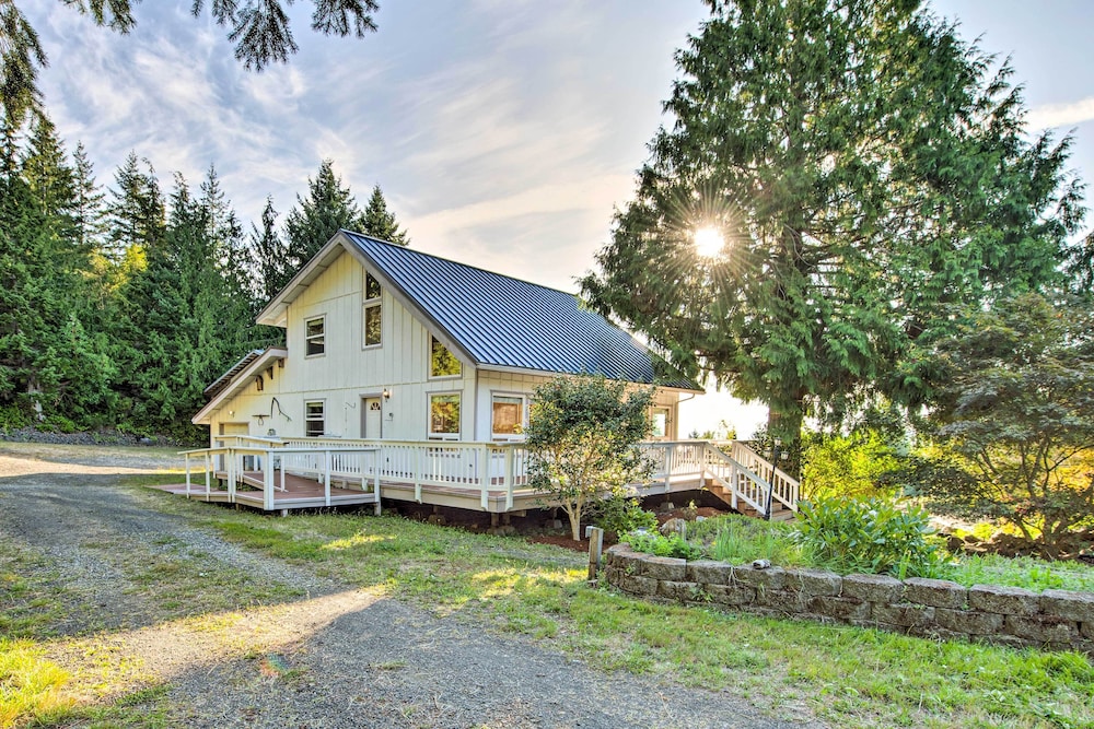 Hood Canal Home w/ Hot Tub - Bordering Olympic NP! view 4