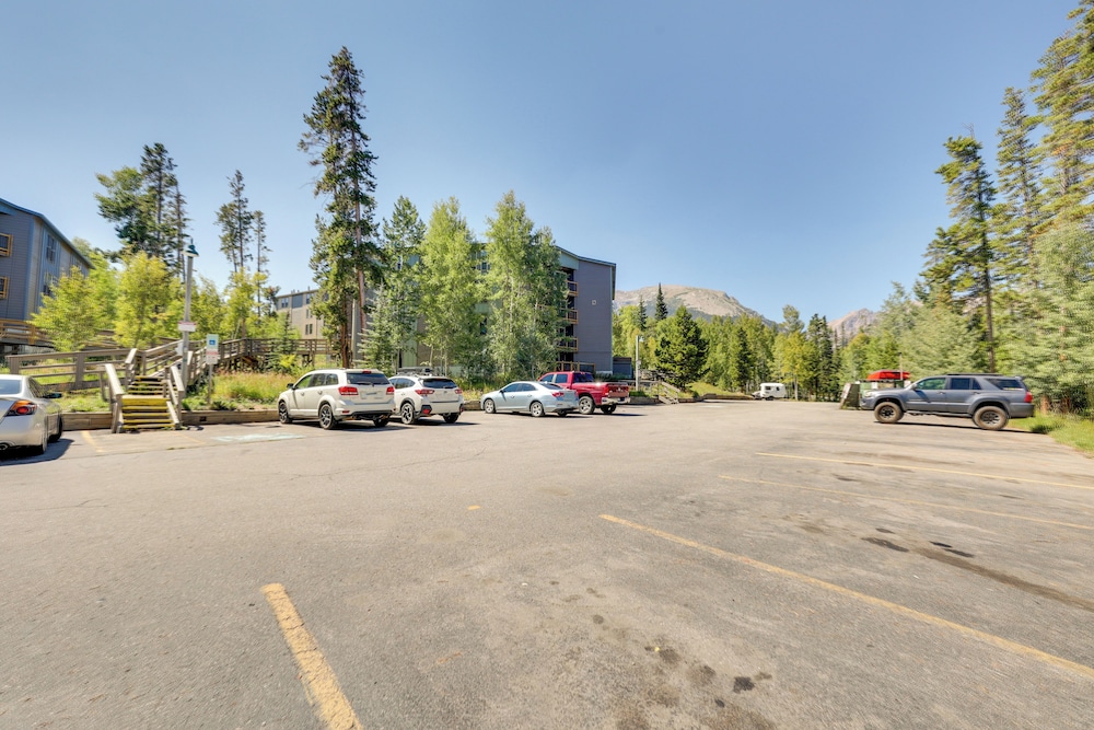 Mtn-view Condo w/ Community Perks in Silverthorne view 3