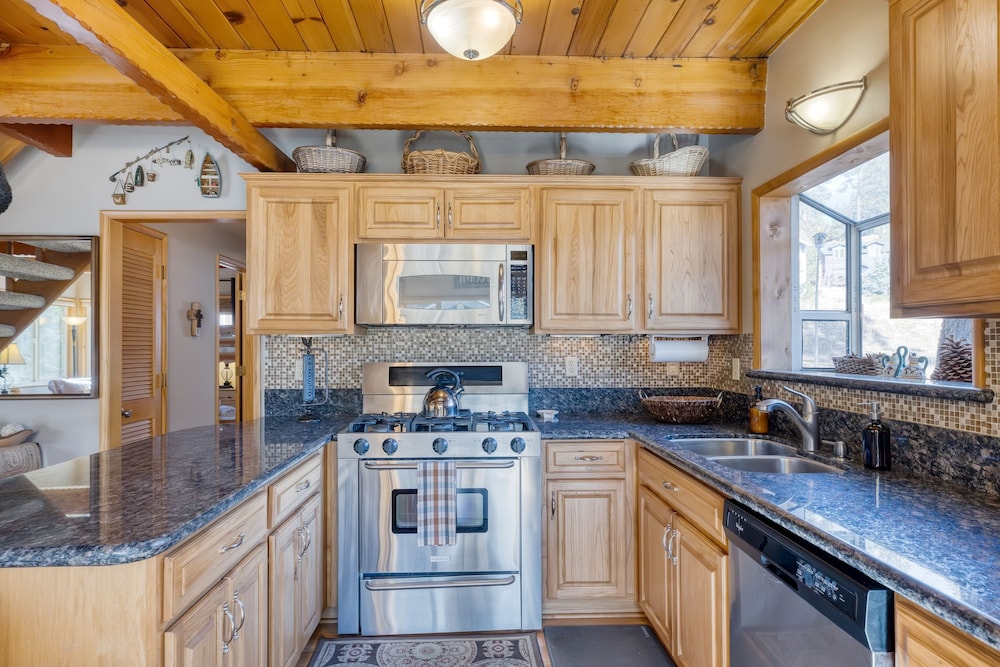 Lakeside in Bearadise by Avantstay Gorgeous Mountain Cabin in Boulder Bay