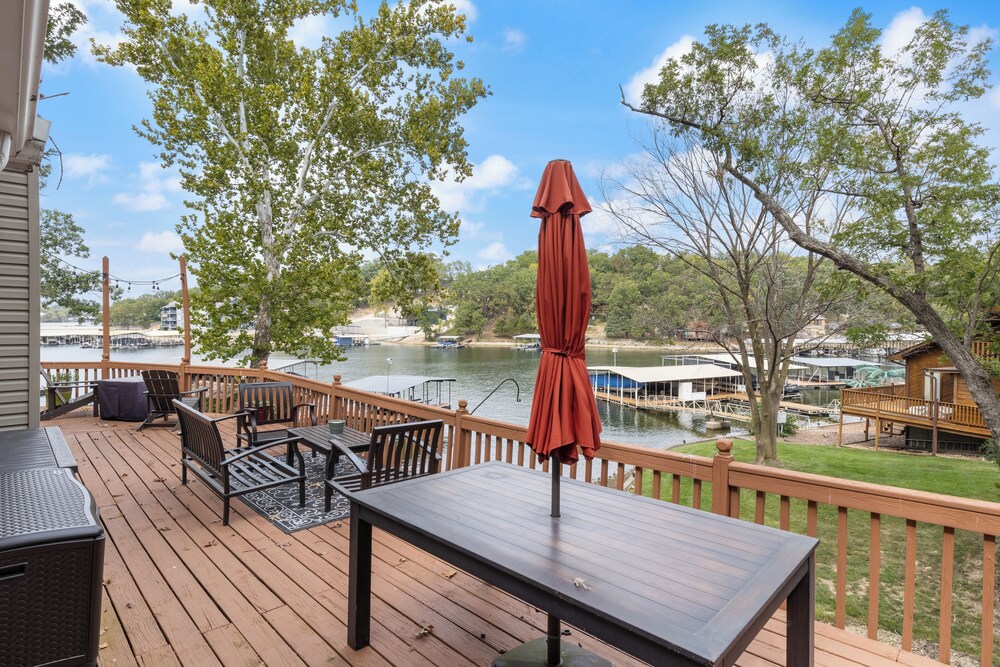 Lakefront Oasis With Skylights & Covered Boat Slip For Extra Adventure