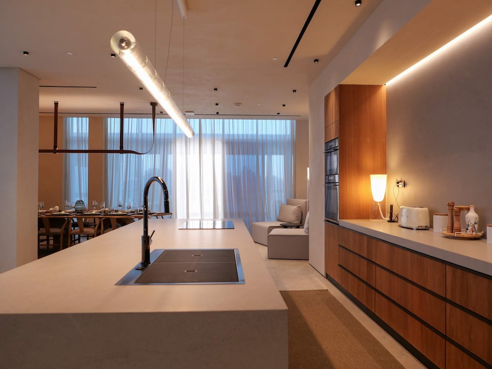 High End 4BR Penthouse With Private Pool and Skyline Views