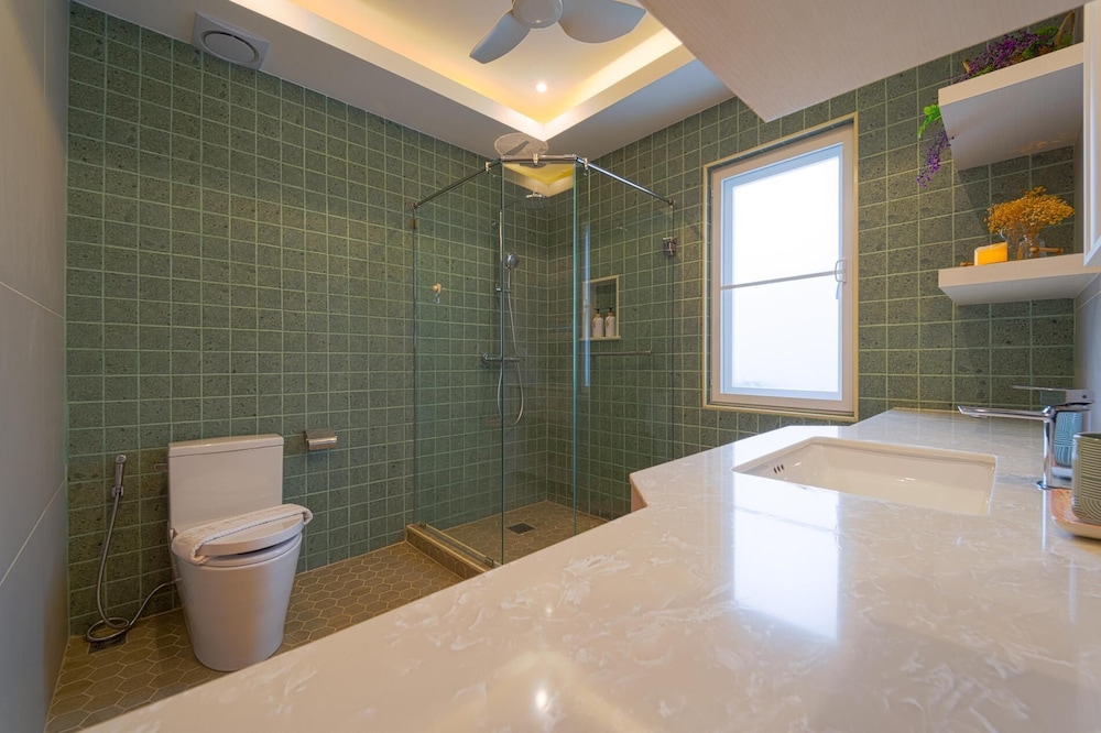 TropicalFamilyVilla w Pool&Garden ML103