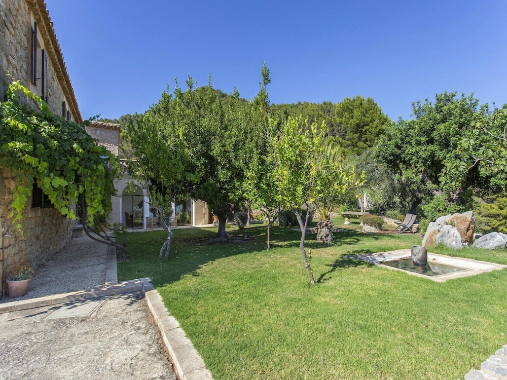 Stunning Farmhouse With Private Pool