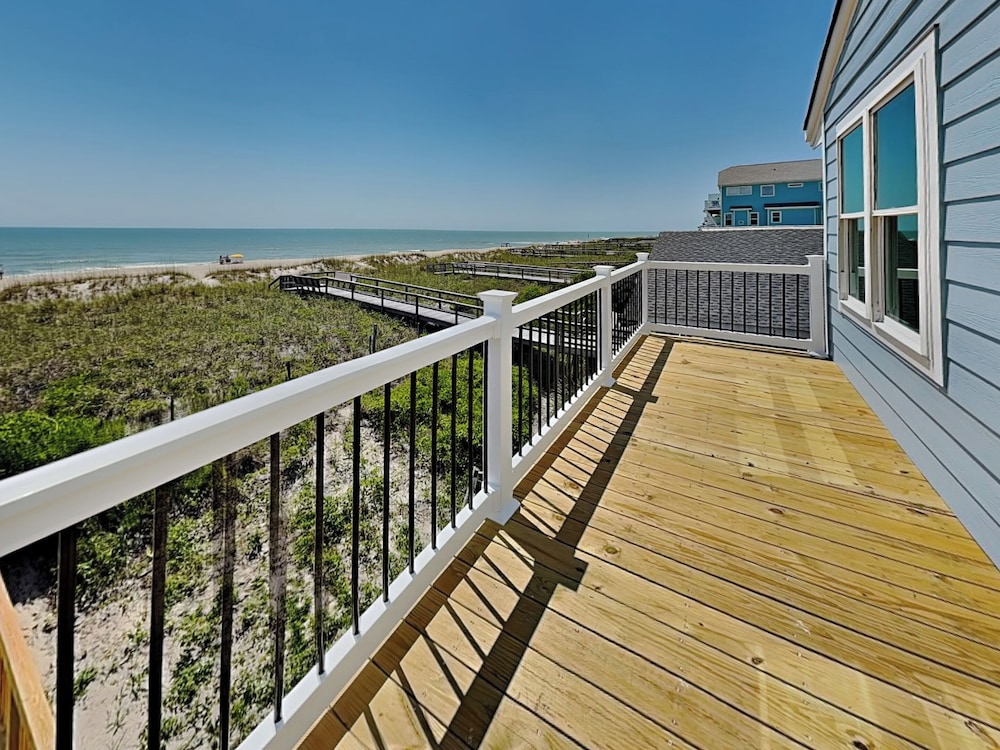 Seaside Serenity by Carolina Retreats