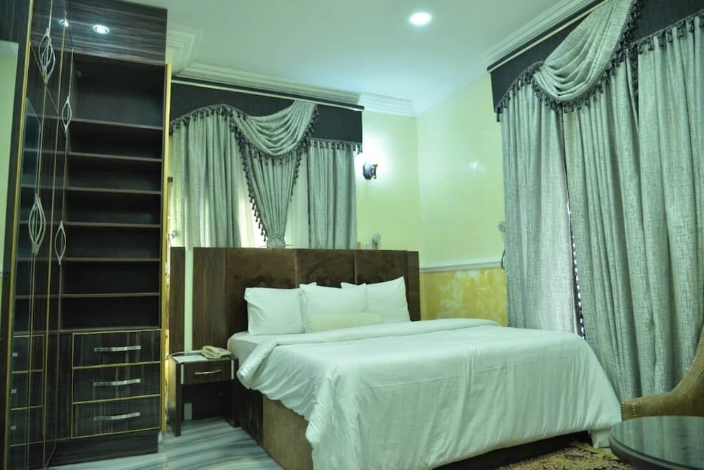 Plot 400 Luxury Apartments