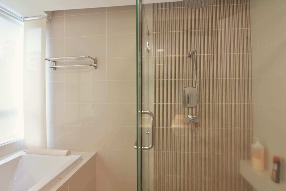 Pet Friendly, 3BR Apt KL, Bathtub & Parking